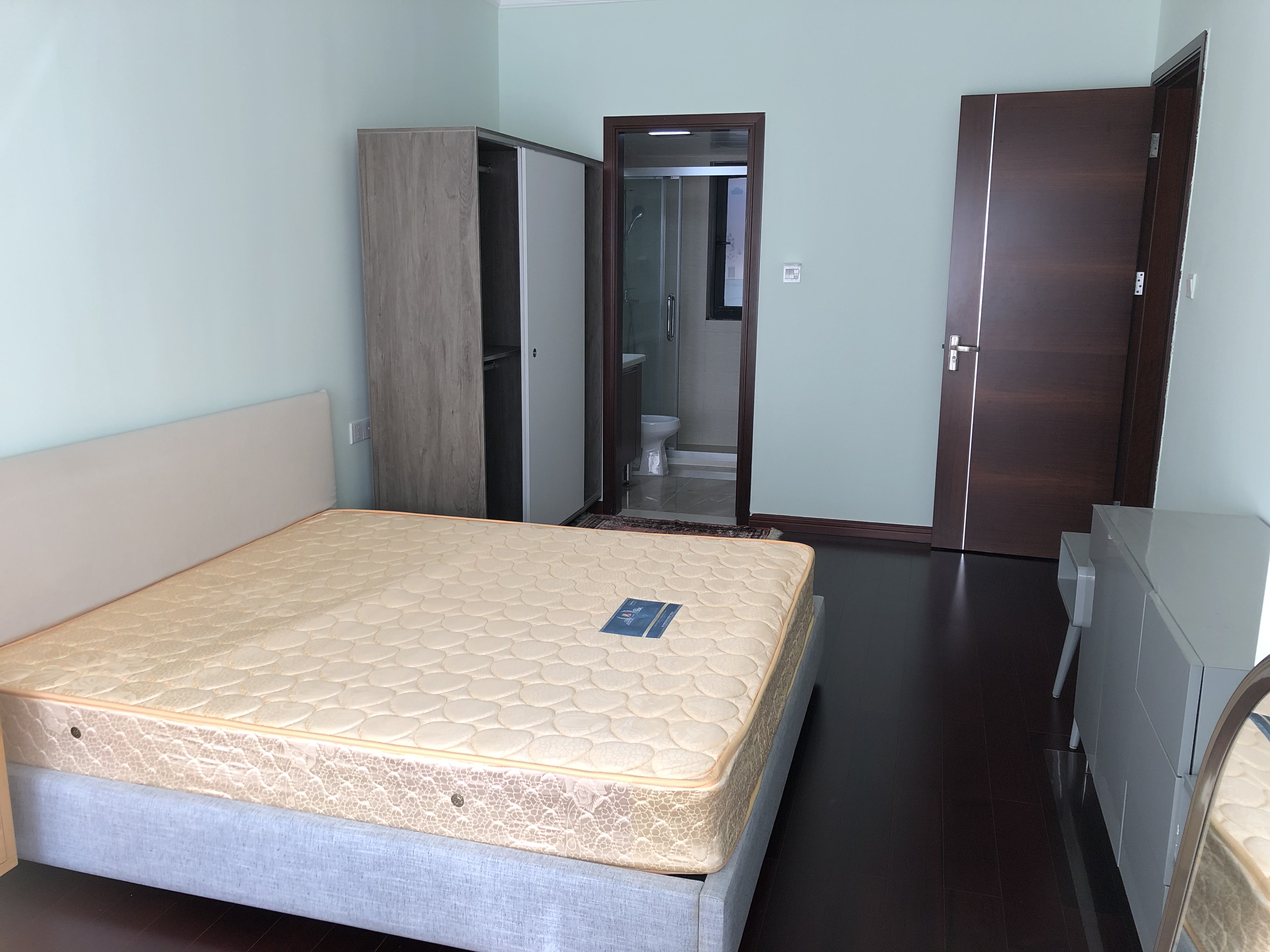 中海锦城 3室2厅2卫 156.0万 中海锦城 3室2厅2卫 156.0万客厅