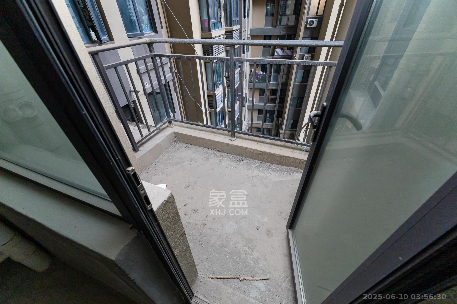 勤诚达境界城  3室2厅2卫    82.8万阳台