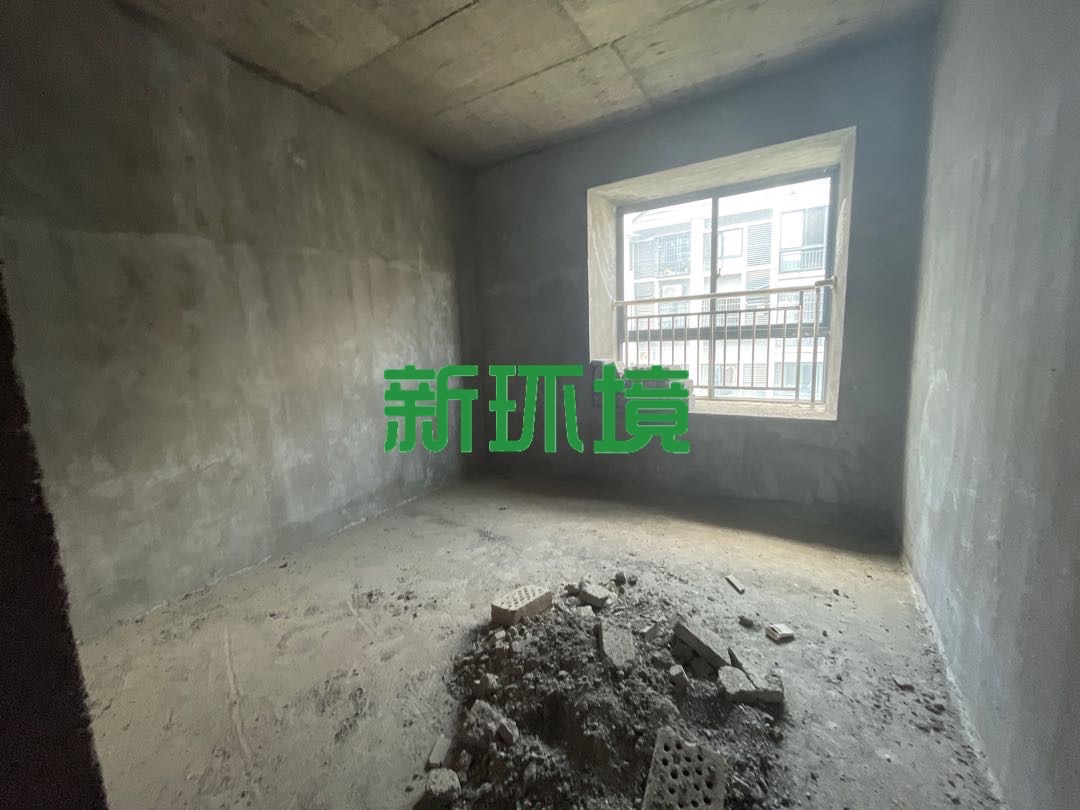 明鑫澧水湾  6室2厅2卫   70.00万客厅