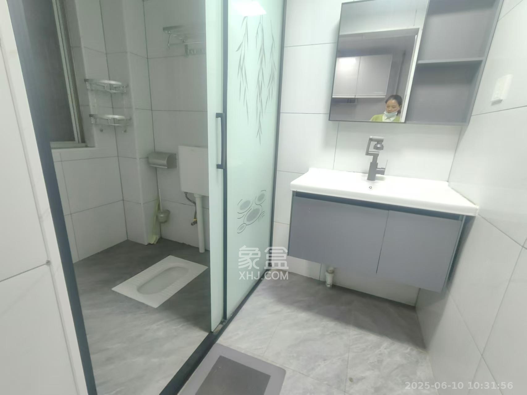 泉水塘小区  3室2厅1卫    2000.0元/月室内图