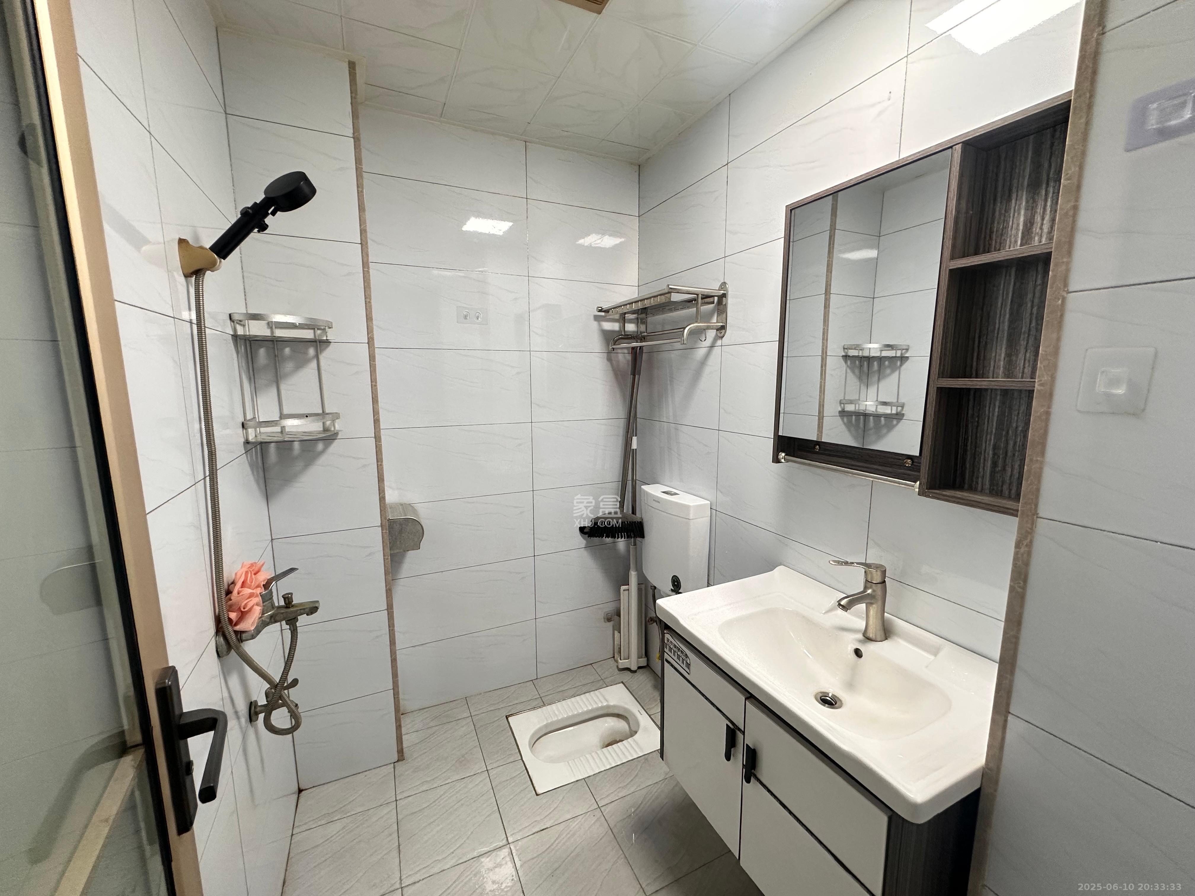 嘉雨兴园 1室1厅1卫 1700.0元/月 嘉雨兴园 1室1厅1卫 1700.0元/月室内图