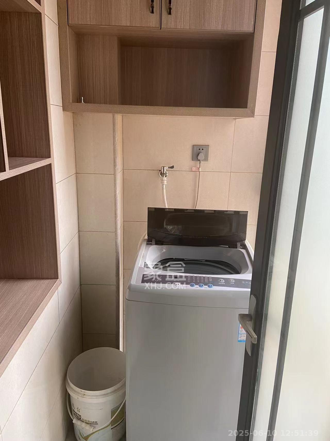 洋湖明园一期  3室2厅2卫   2500.00元/月室内图