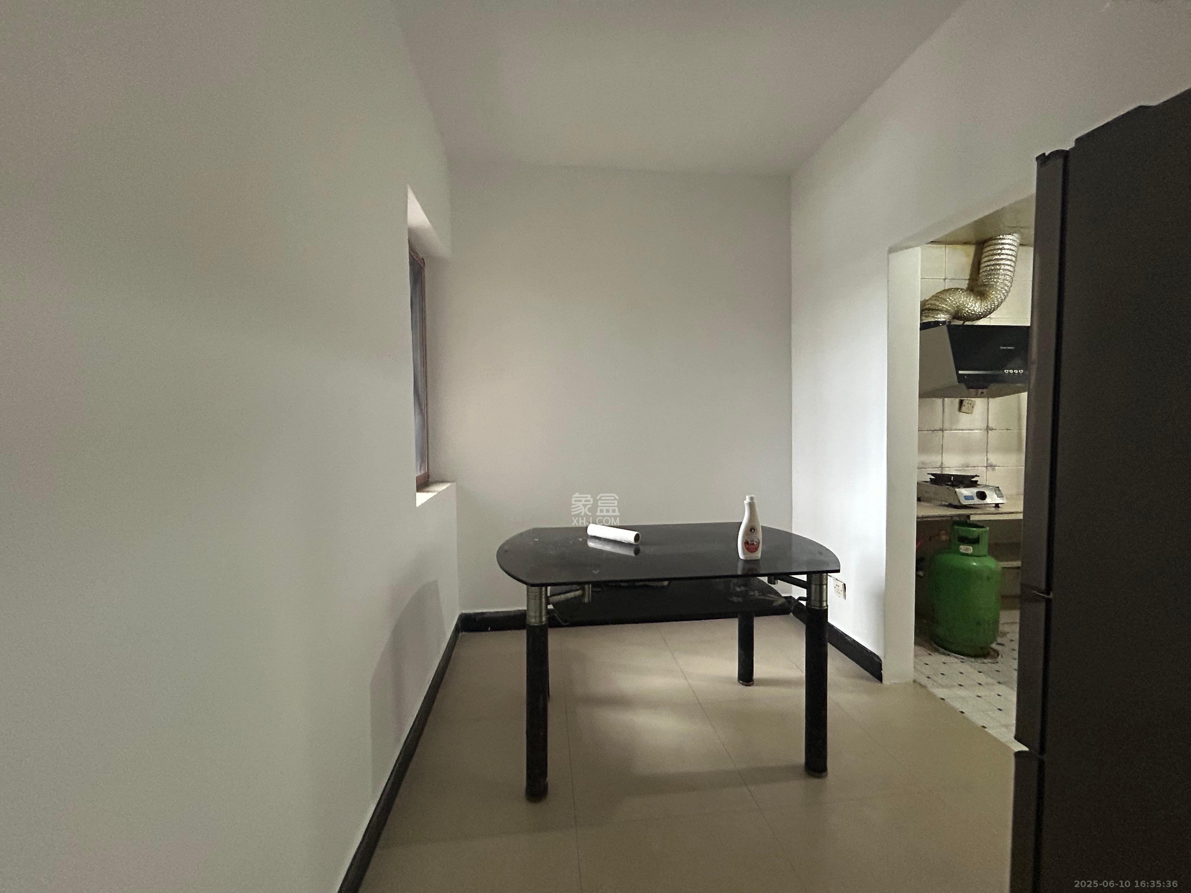 杉木村安置小区 1室0厅0卫 1700.0元/月 杉木村安置小区 1室0厅0卫 1700.0元/月室内图