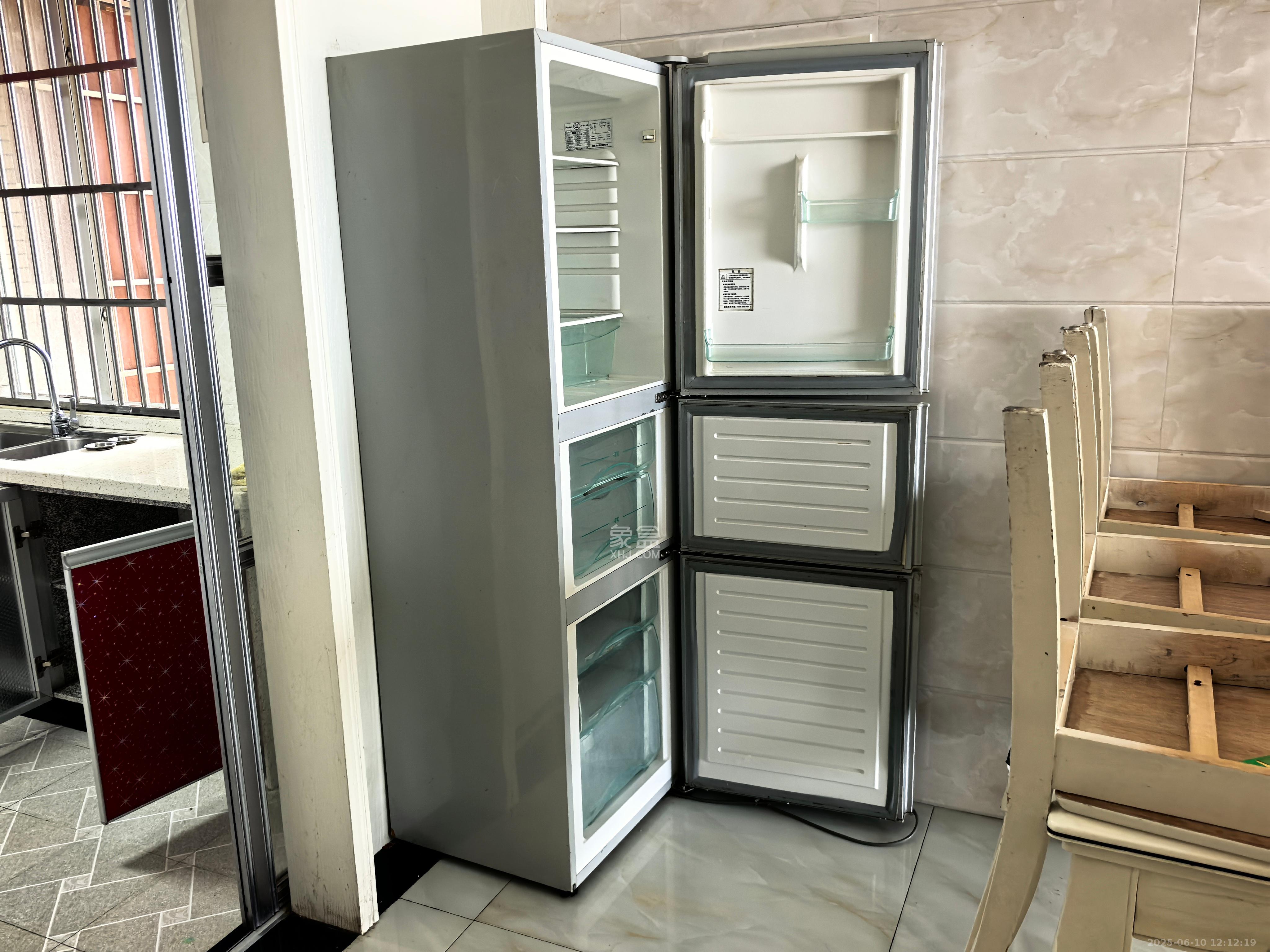 恒广国际景园一二区 3室2厅2卫 2300.0元/月 恒广国际景园一二区 3室2厅2卫 2300.0元/月室内图