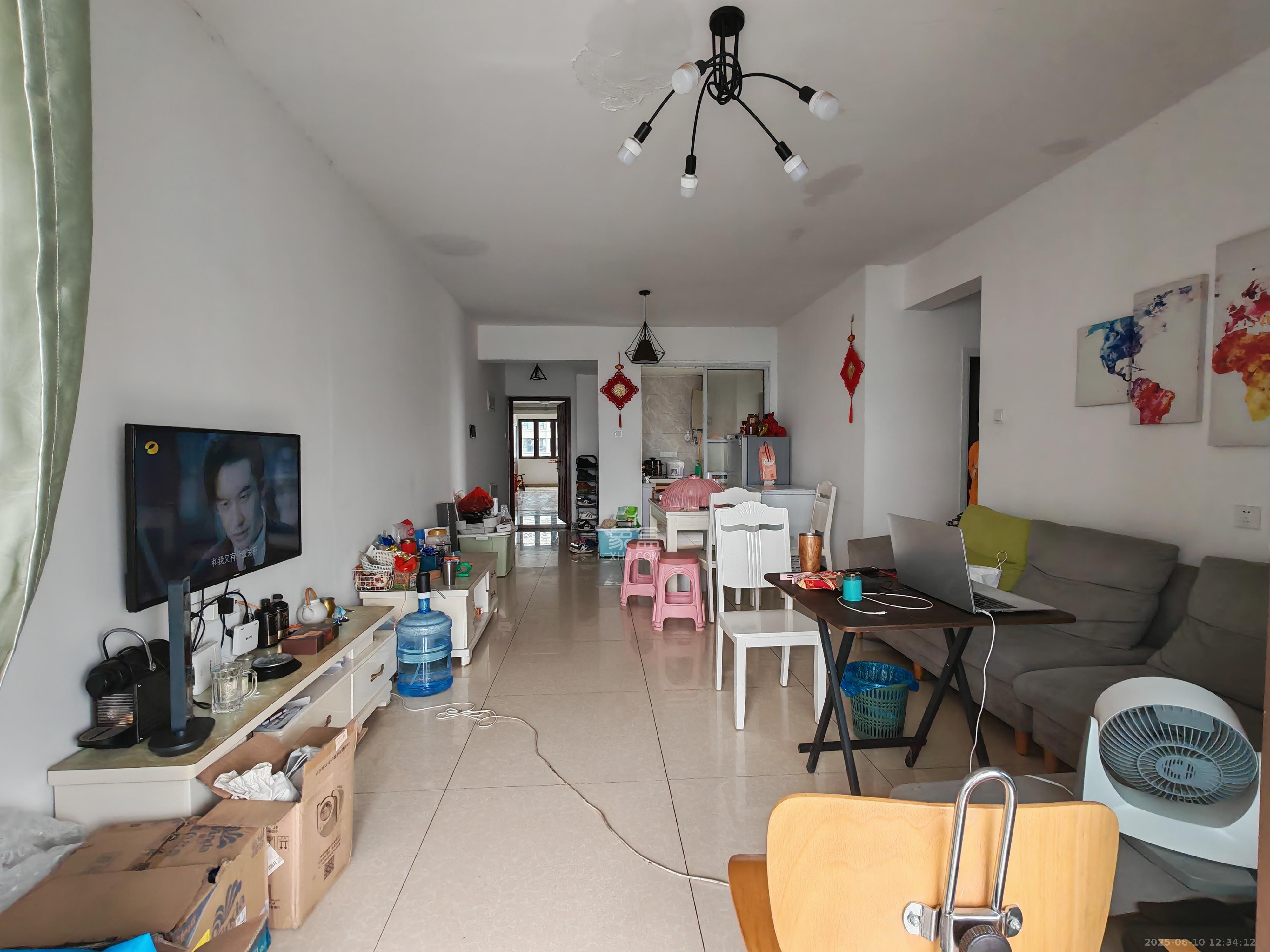 山语城三期 3室2厅2卫 2300.0元/月 山语城三期 3室2厅2卫 2300.0元/月室内图