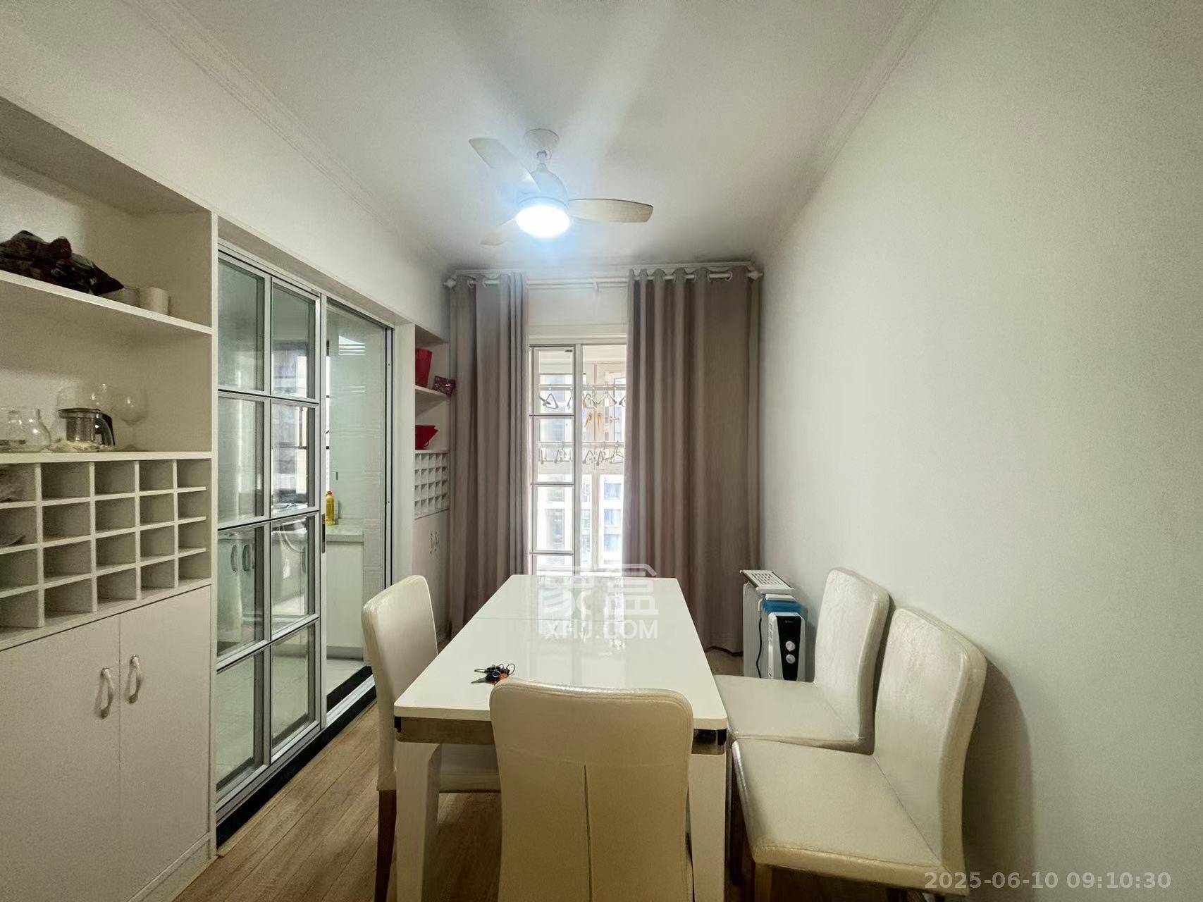 卓越蔚蓝城邦  3室2厅2卫    3000.0元/月室内图