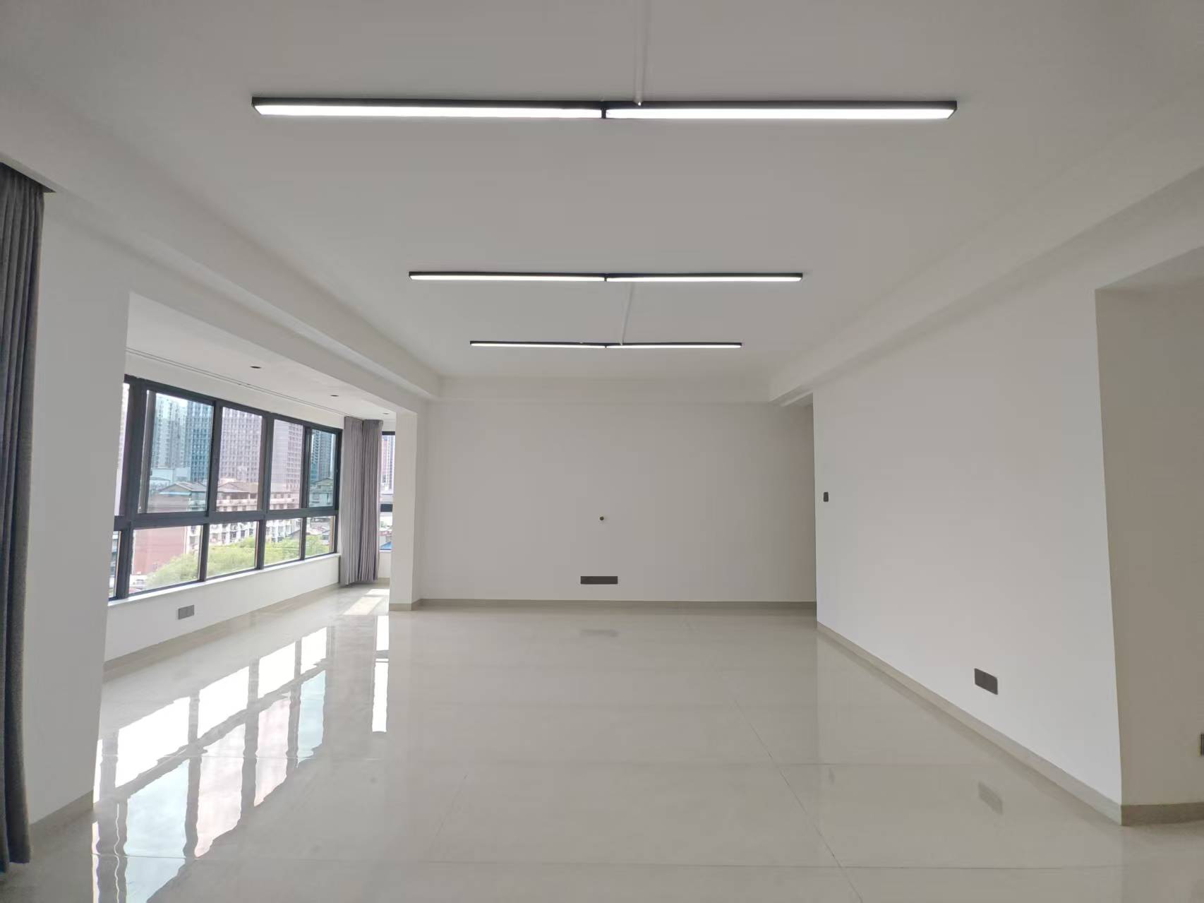 天门中央广场 4室2厅2卫 3300.0元/月 天门中央广场 4室2厅2卫 3300.0元/月室内图