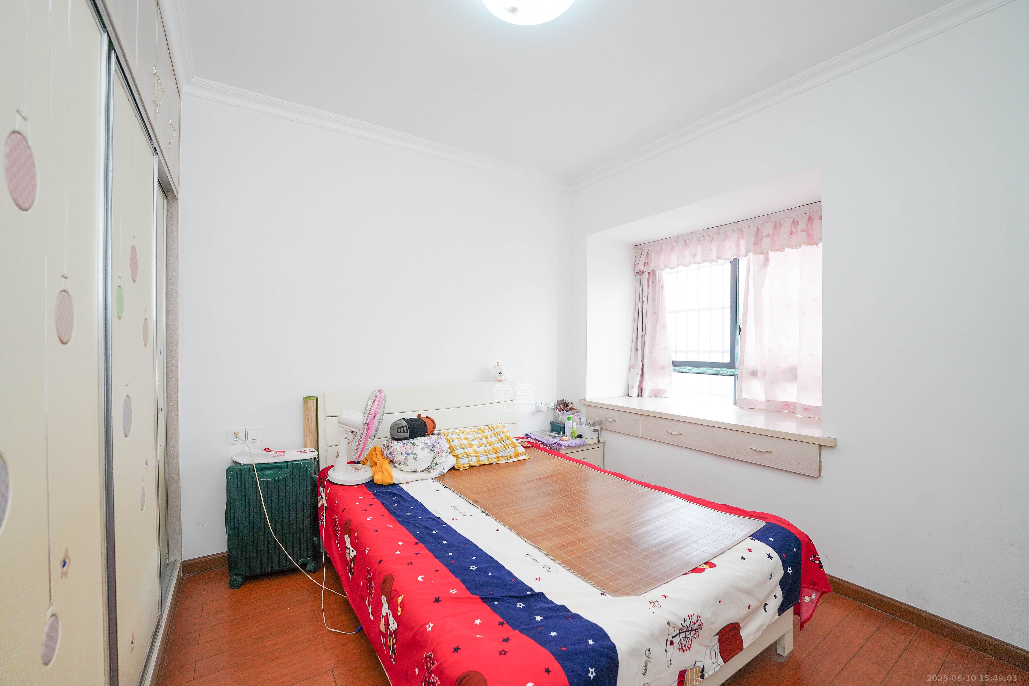 鑫天格林香山  3室2厅2卫    59.0万 鑫天格林香山  3室2厅2卫    59.0万卧室