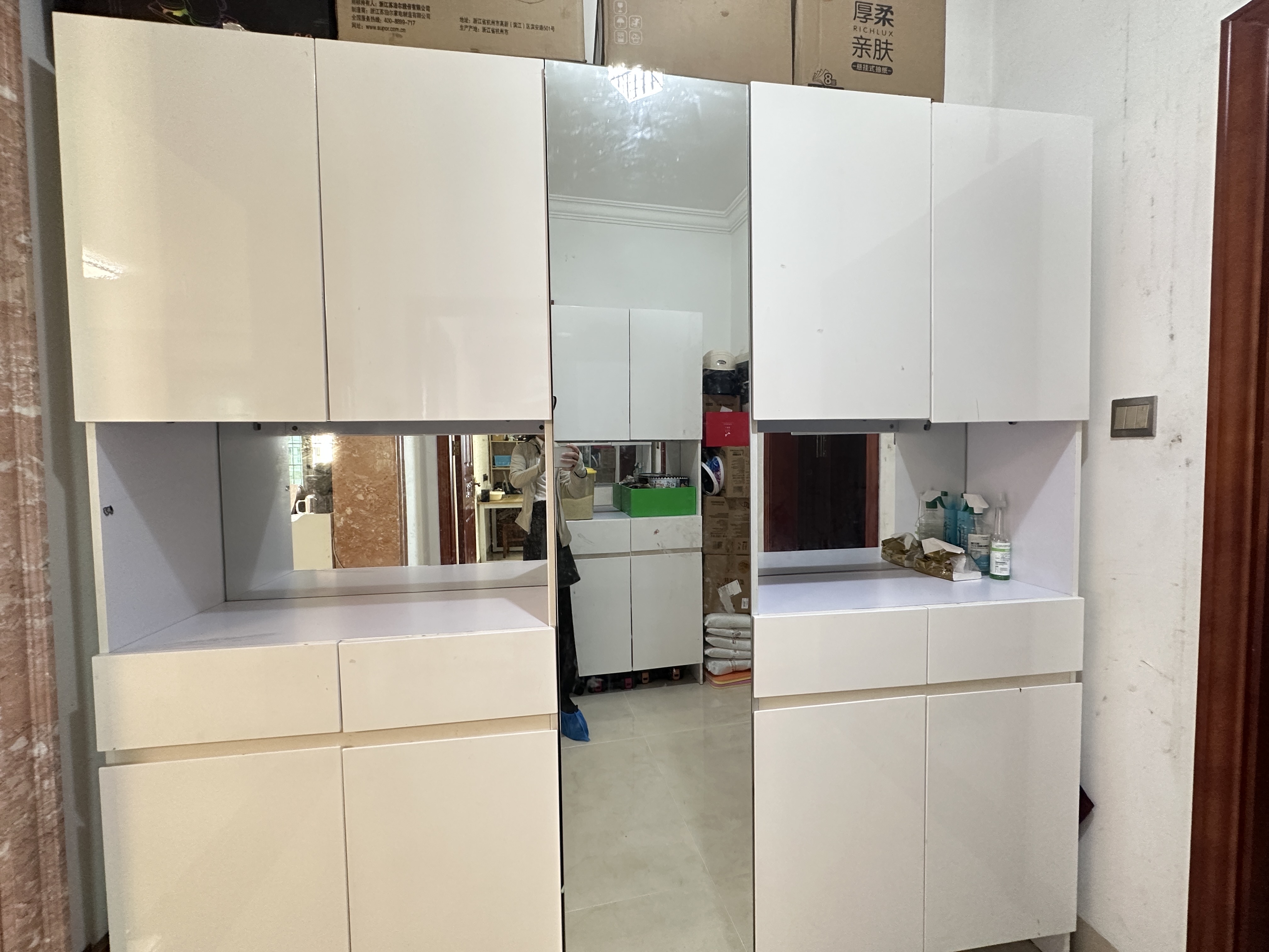 国兴城（B区）  5室2厅2卫   308.00万客厅