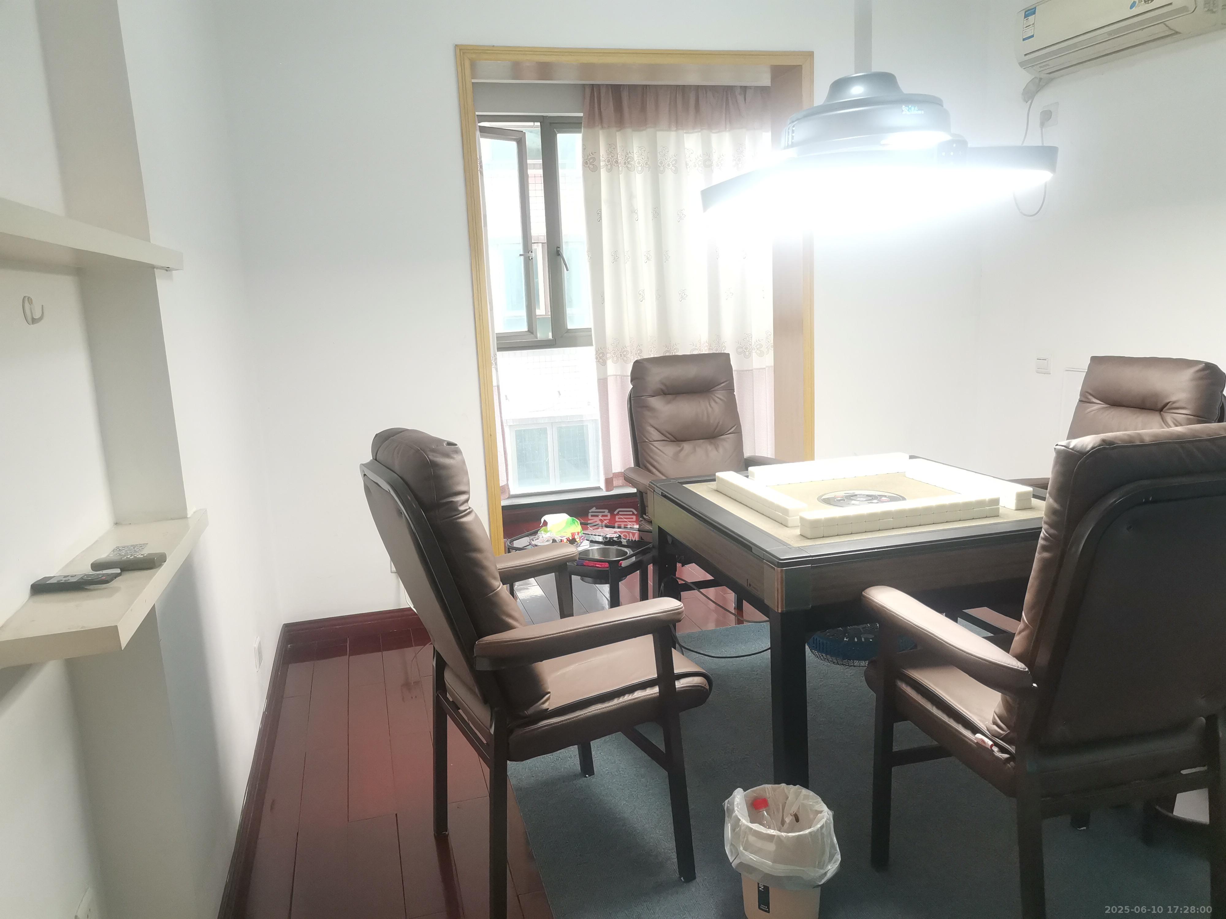 桐荫里社区  4室2厅2卫   4500.00元/月室内图