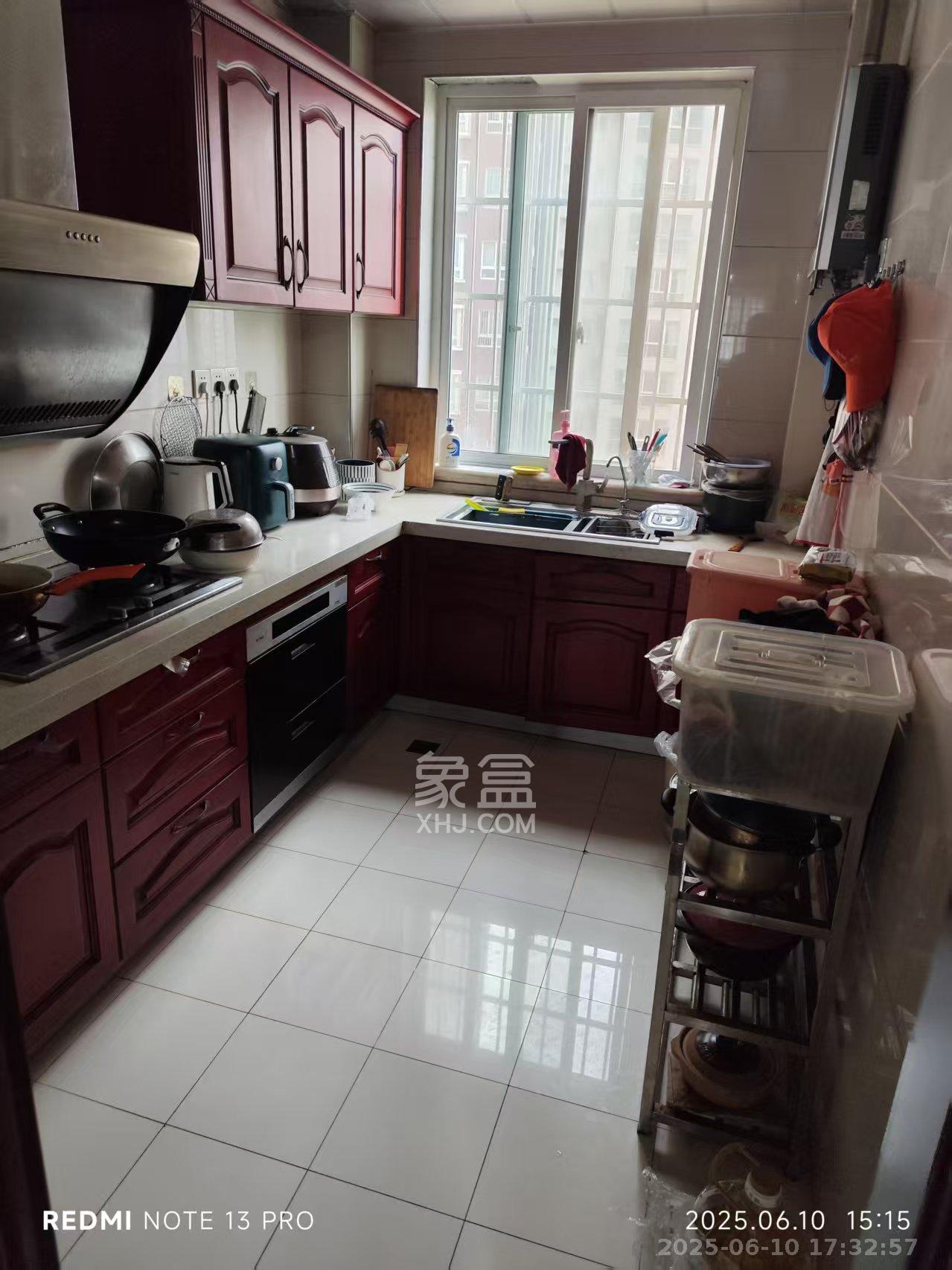 楚天馨苑  4室2厅2卫    3000.0元/月室内图