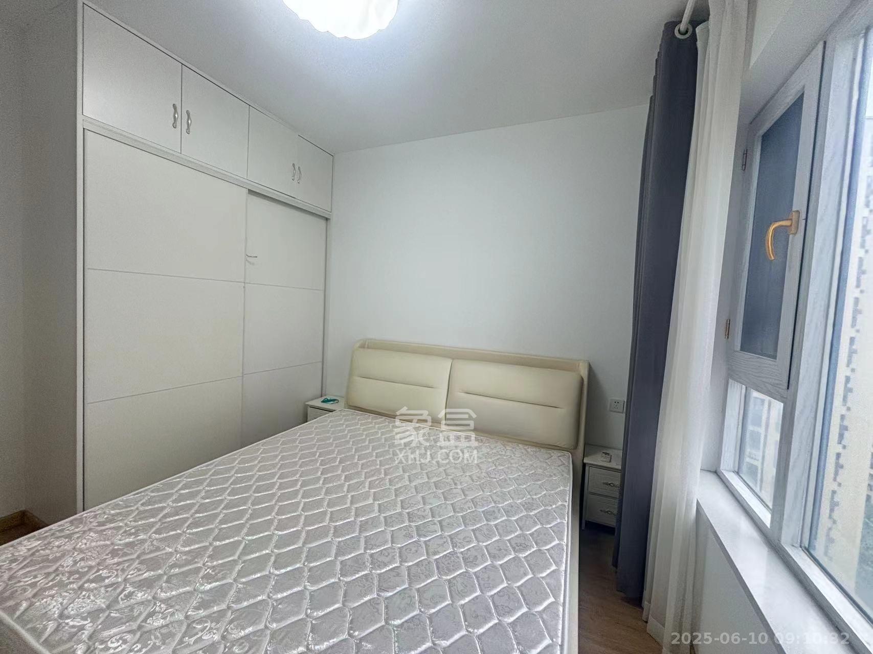 卓越蔚蓝城邦  3室2厅2卫    3000.0元/月室内图