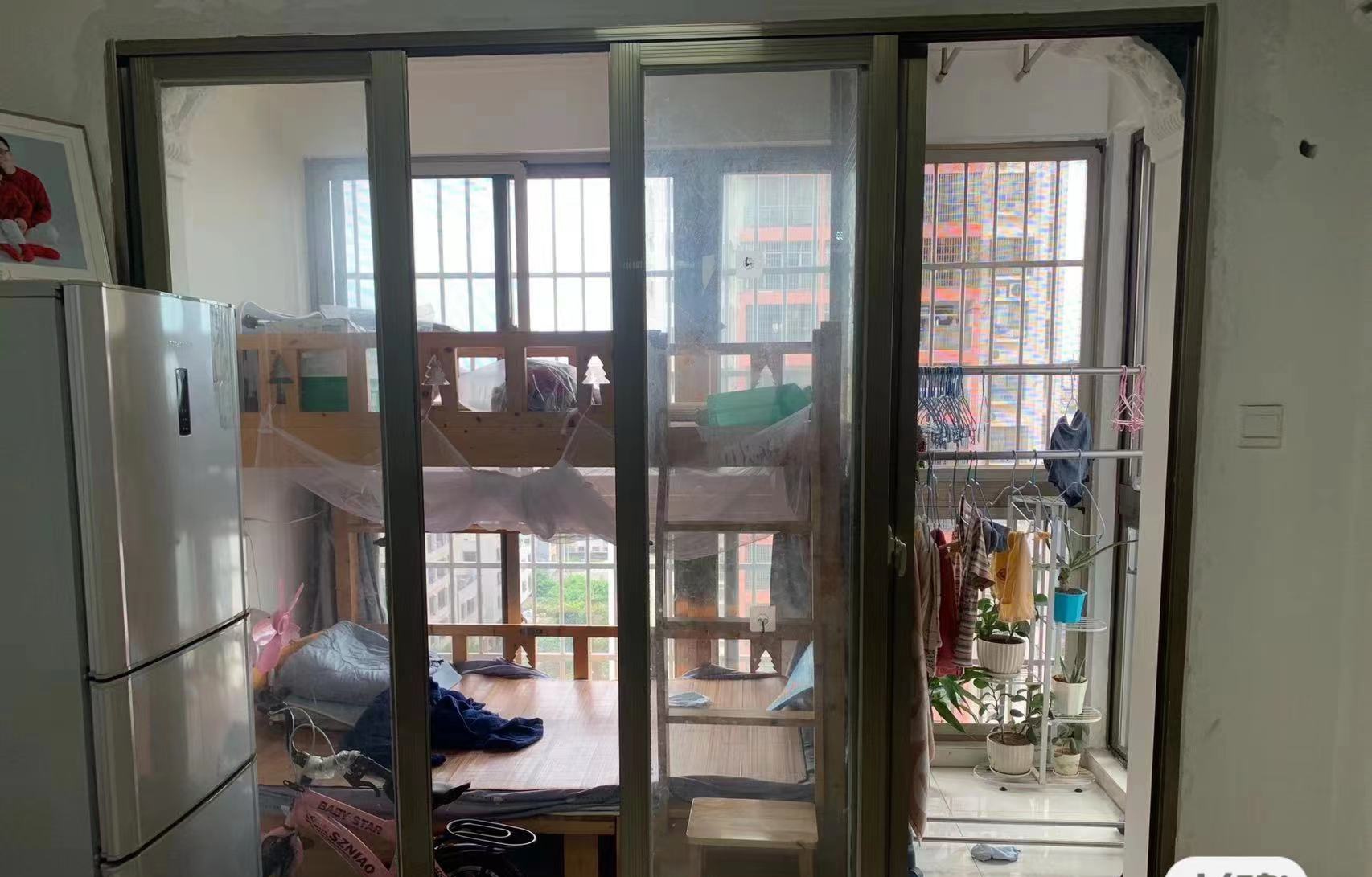 中景花园  1室2厅1卫   1800.00元/月室内图