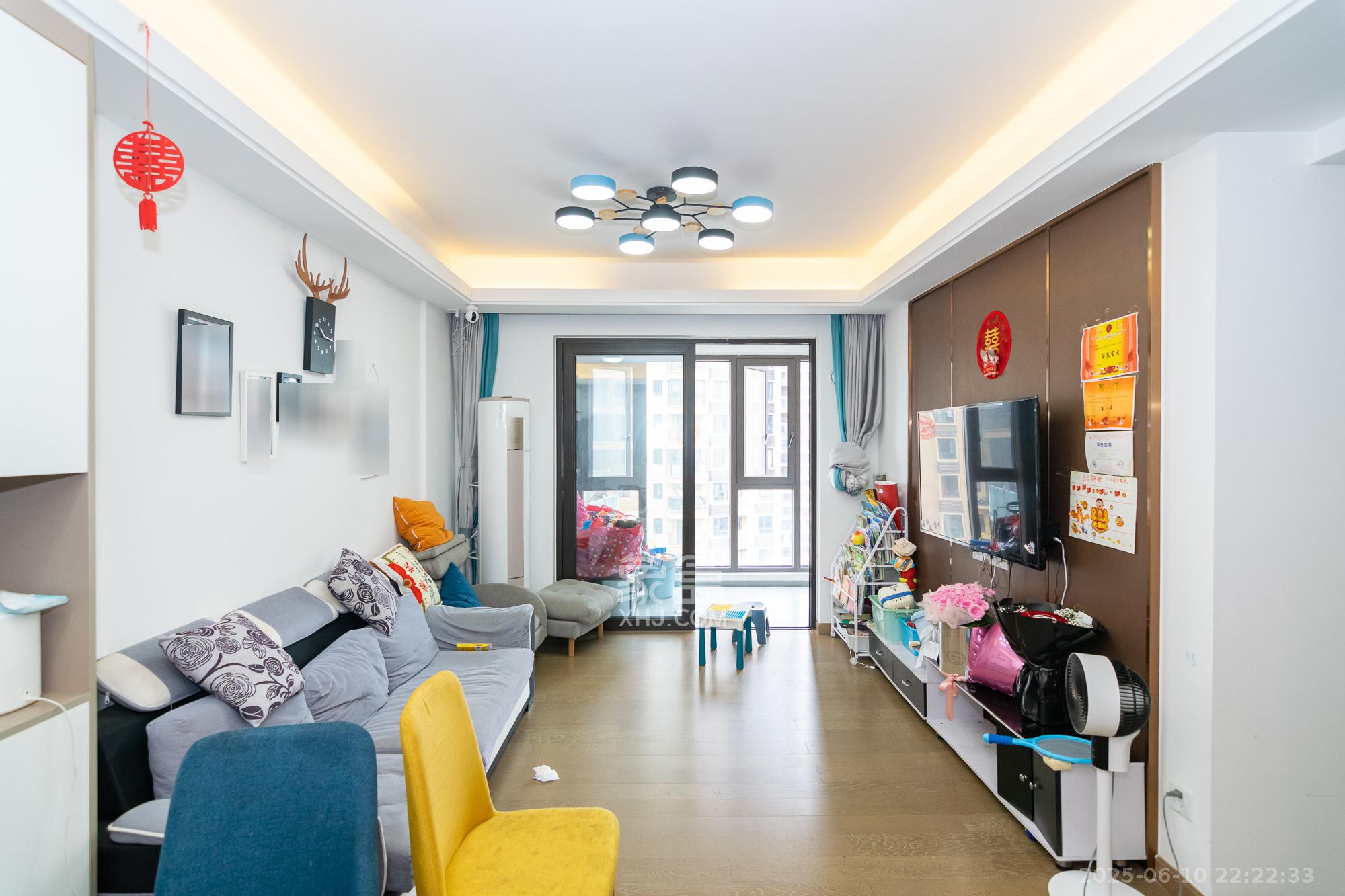 美的翰城  3室2厅1卫    66.0万客厅