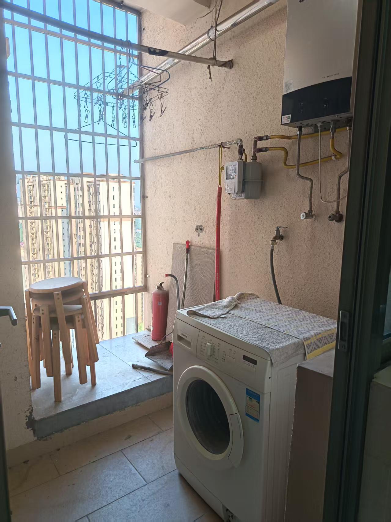 碧桂园 4室2厅2卫 2000.0元/月 碧桂园 4室2厅2卫 2000.0元/月室内图