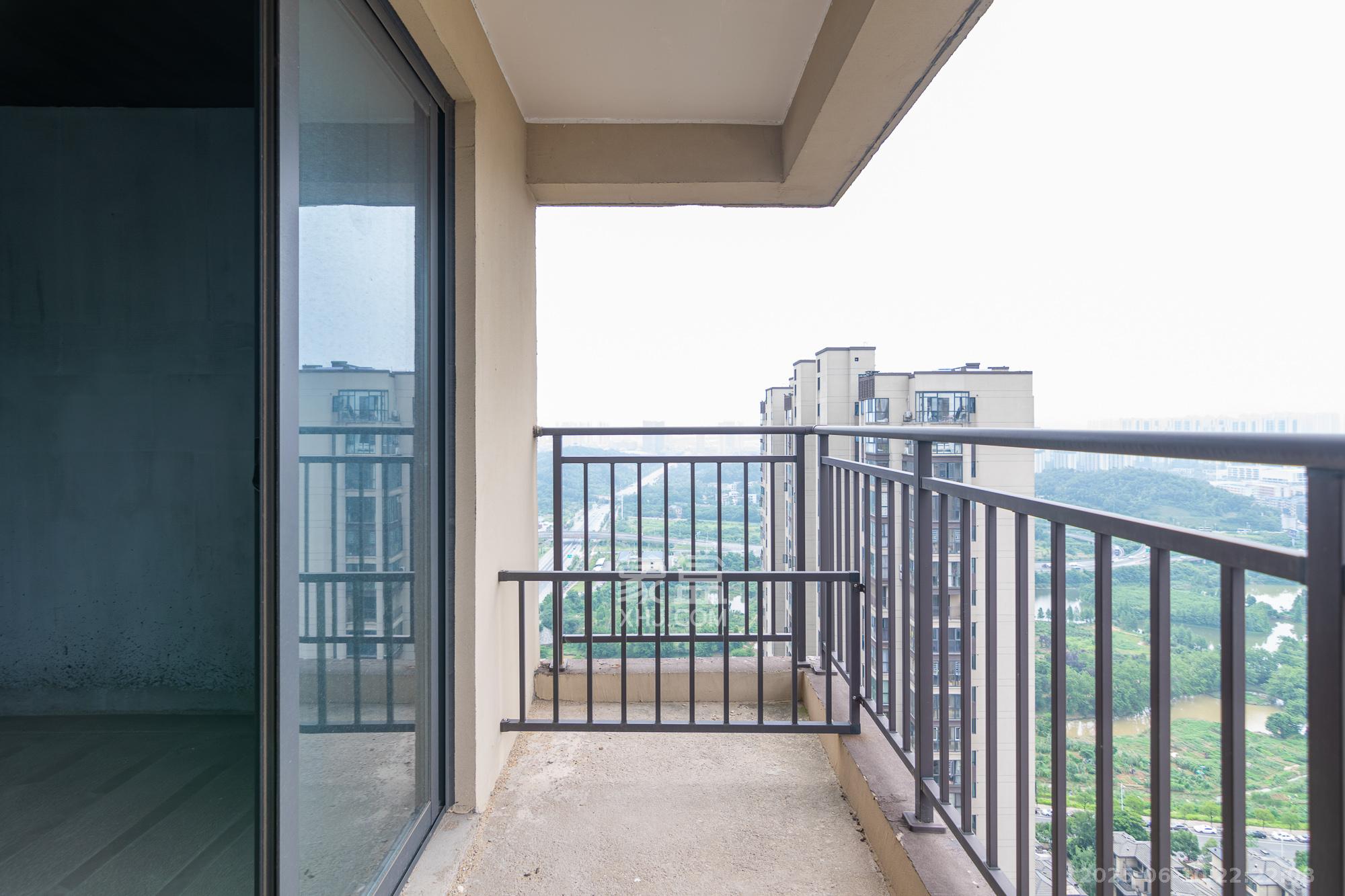 澳海望洲府  3室2厅2卫    72.0万 澳海望洲府  3室2厅2卫    72.0万阳台