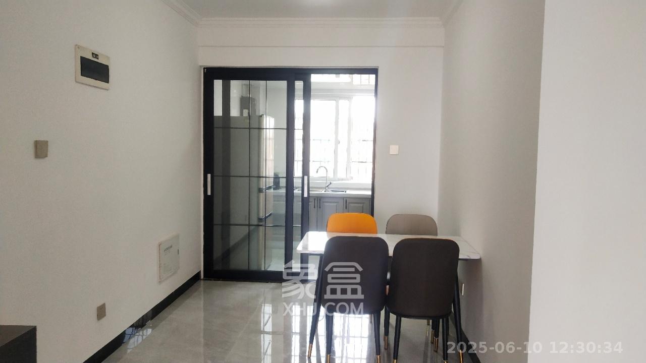 鑫天格林香山 3室2厅2卫 1800.0元/月 鑫天格林香山 3室2厅2卫 1800.0元/月室内图