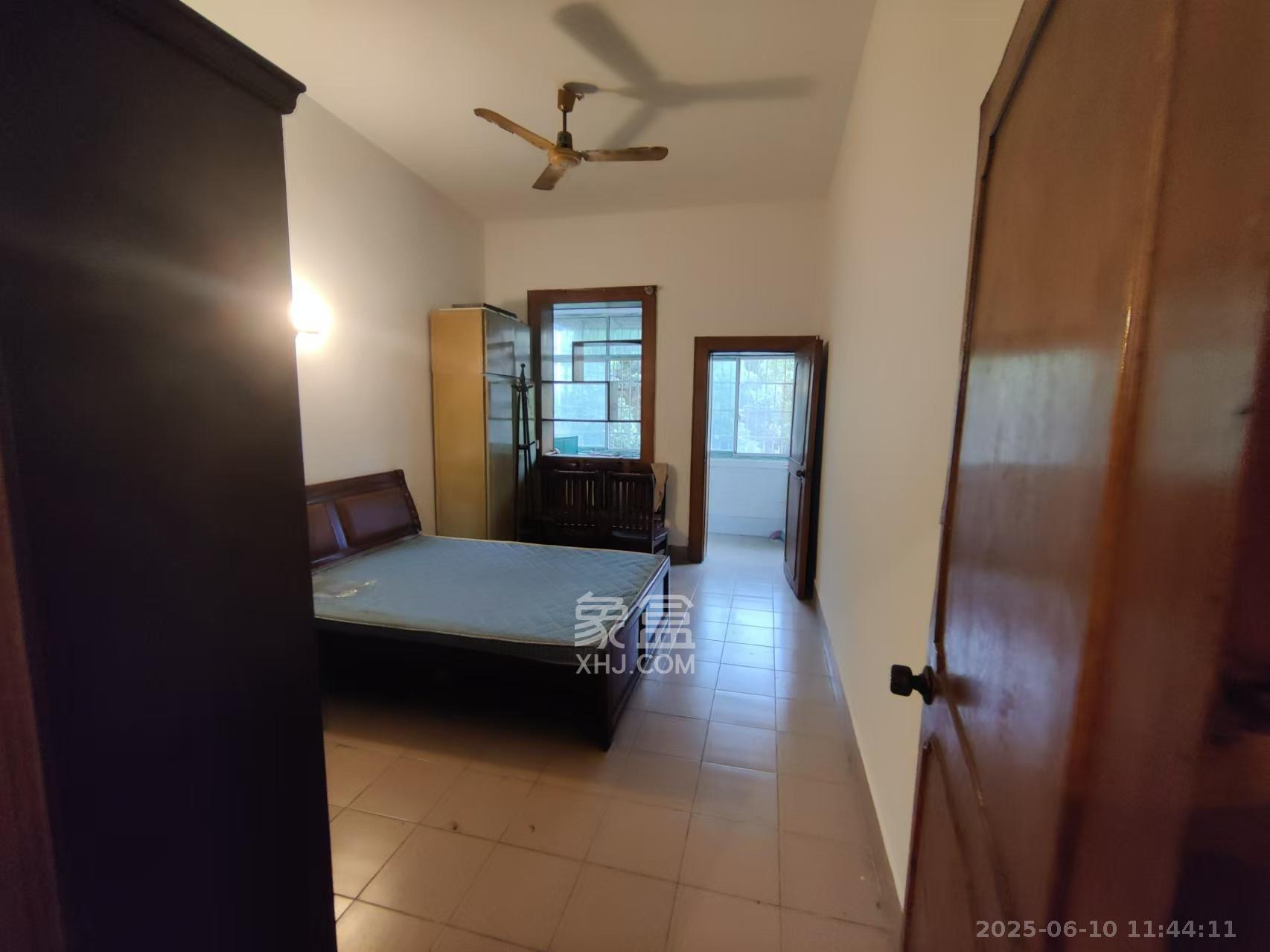 二机小区 1室1厅1卫 1300.0元/月 二机小区 1室1厅1卫 1300.0元/月室内图