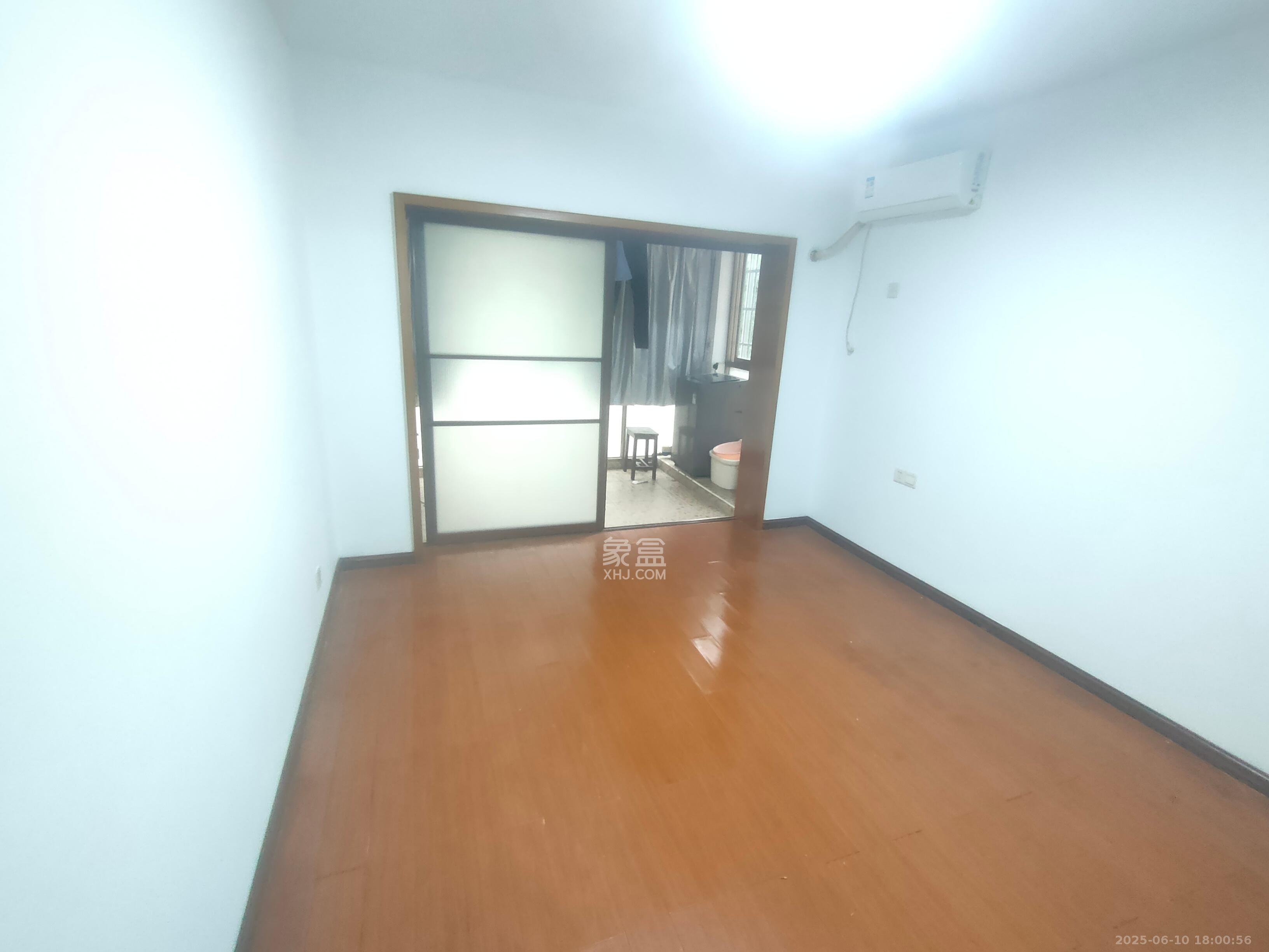 雄海花园  3室2厅2卫   2700.00元/月室内图