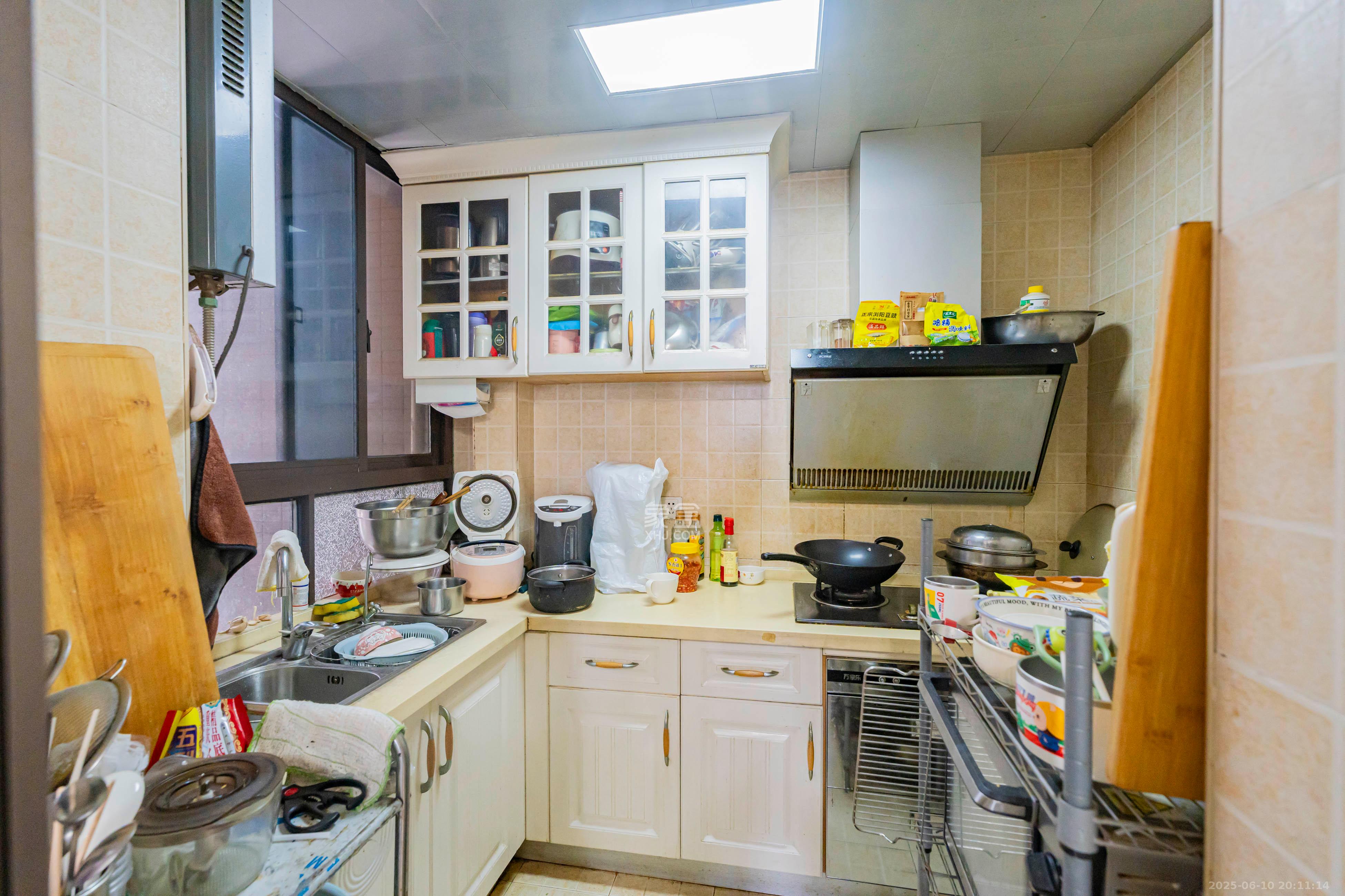 海洋半岛(月珑湾)  3室2厅1卫    80.0万 海洋半岛(月珑湾)  3室2厅1卫    80.0万厨房