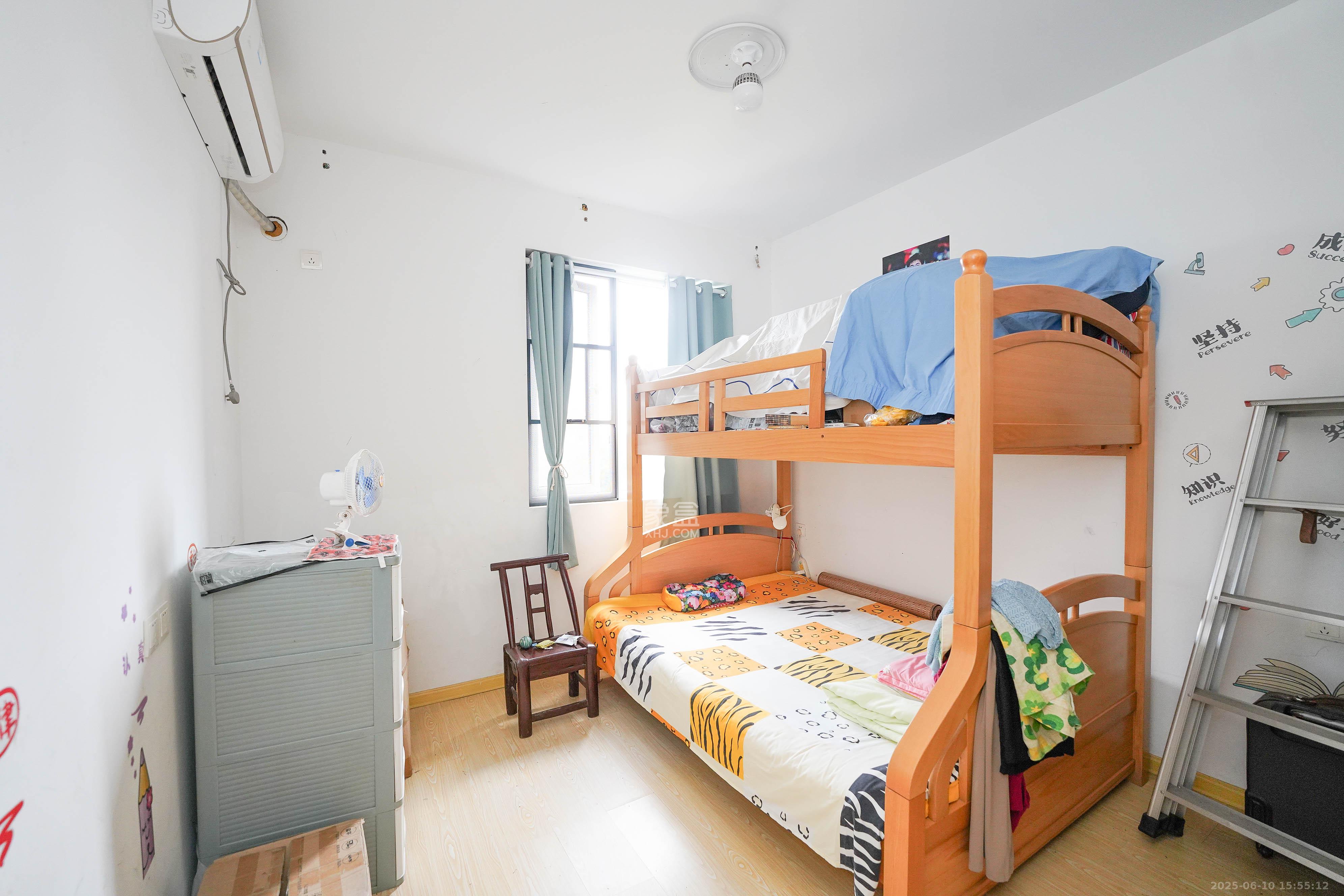 保利阆峰云墅 3室2厅2卫 52.8万 保利阆峰云墅 3室2厅2卫 52.8万卧室