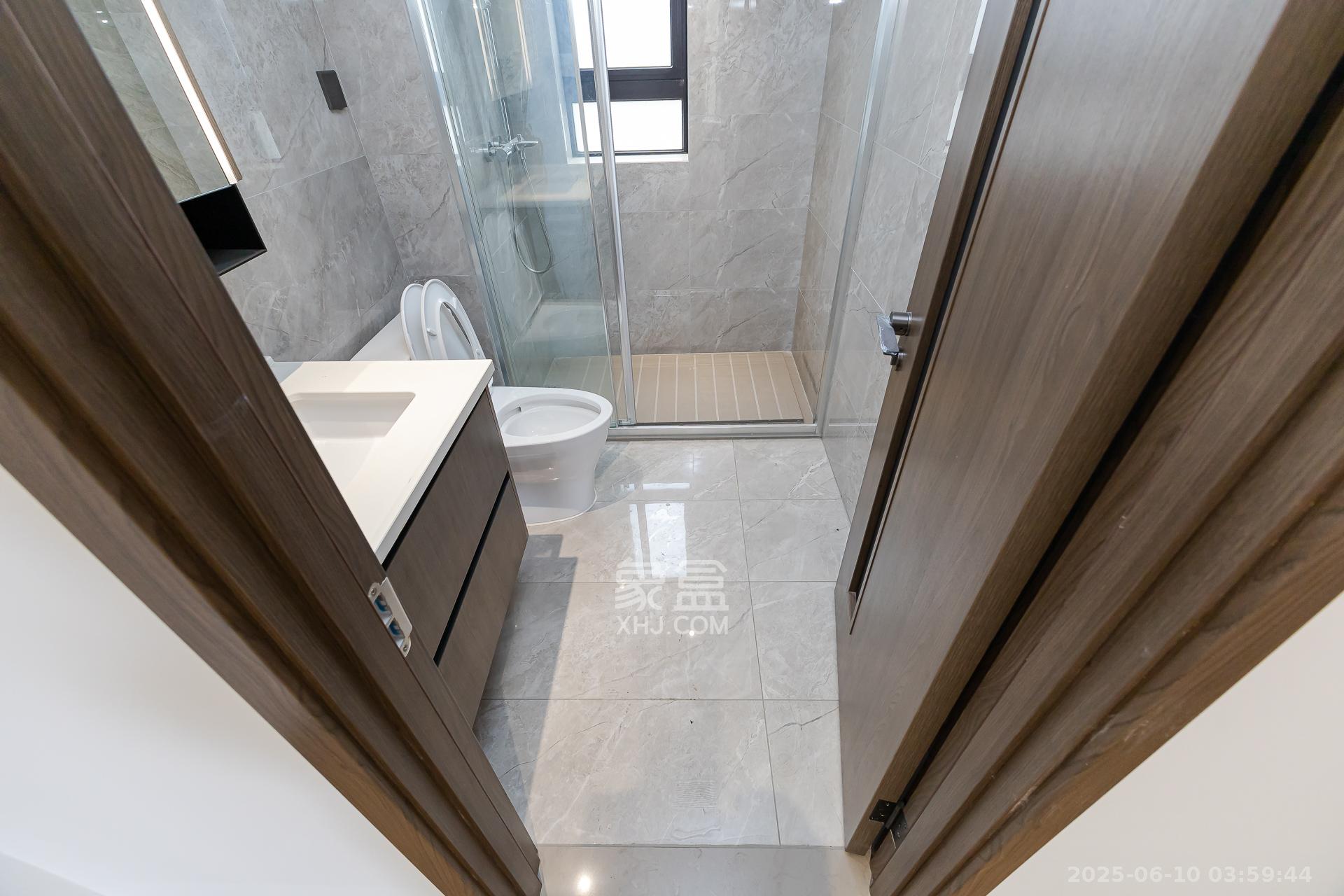 万科滨河道 4室2厅2卫 173.0万 万科滨河道 4室2厅2卫 173.0万卫生间