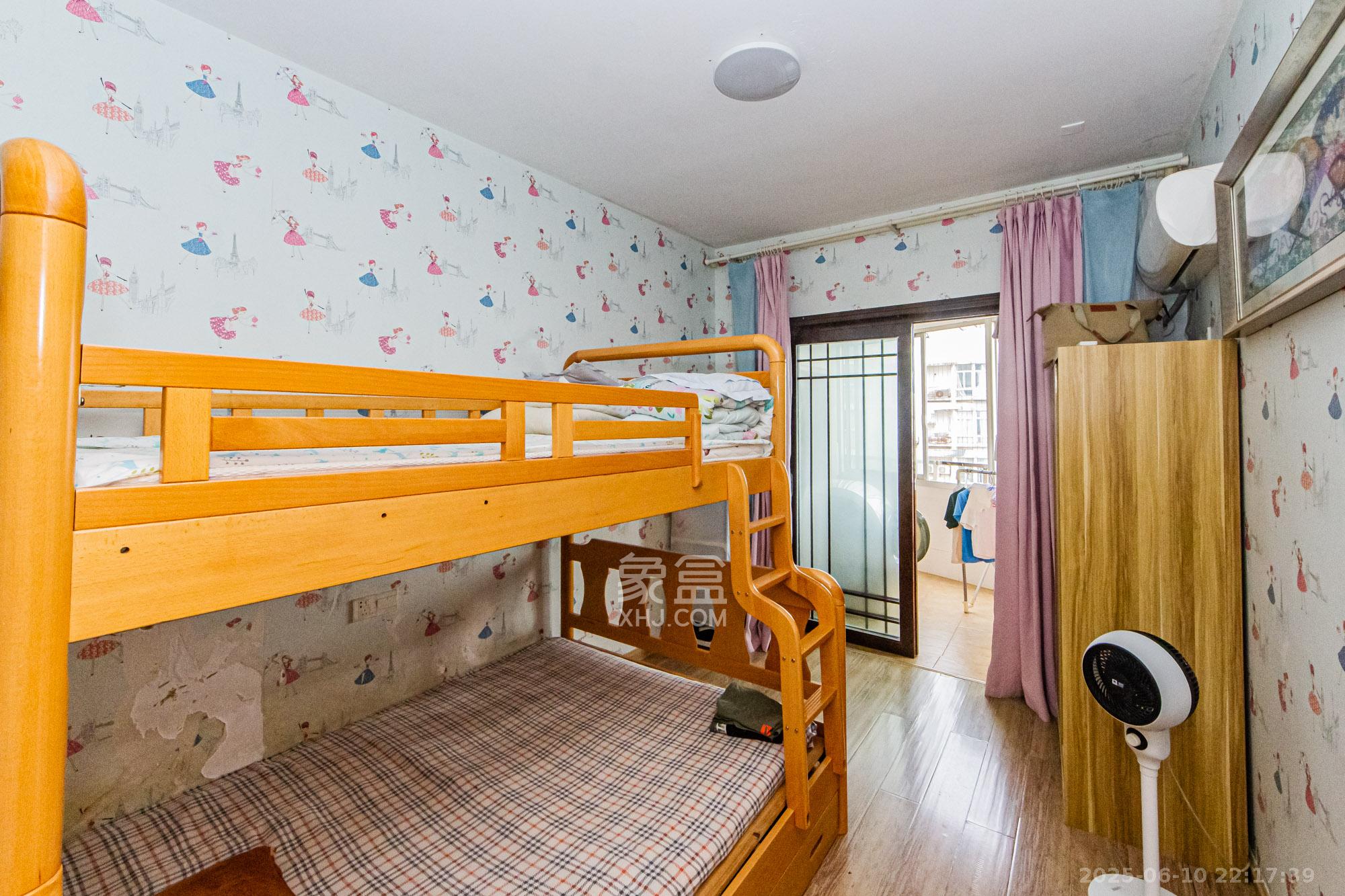 顺天黄金海岸 4室2厅2卫 120.0万 顺天黄金海岸 4室2厅2卫 120.0万卧室