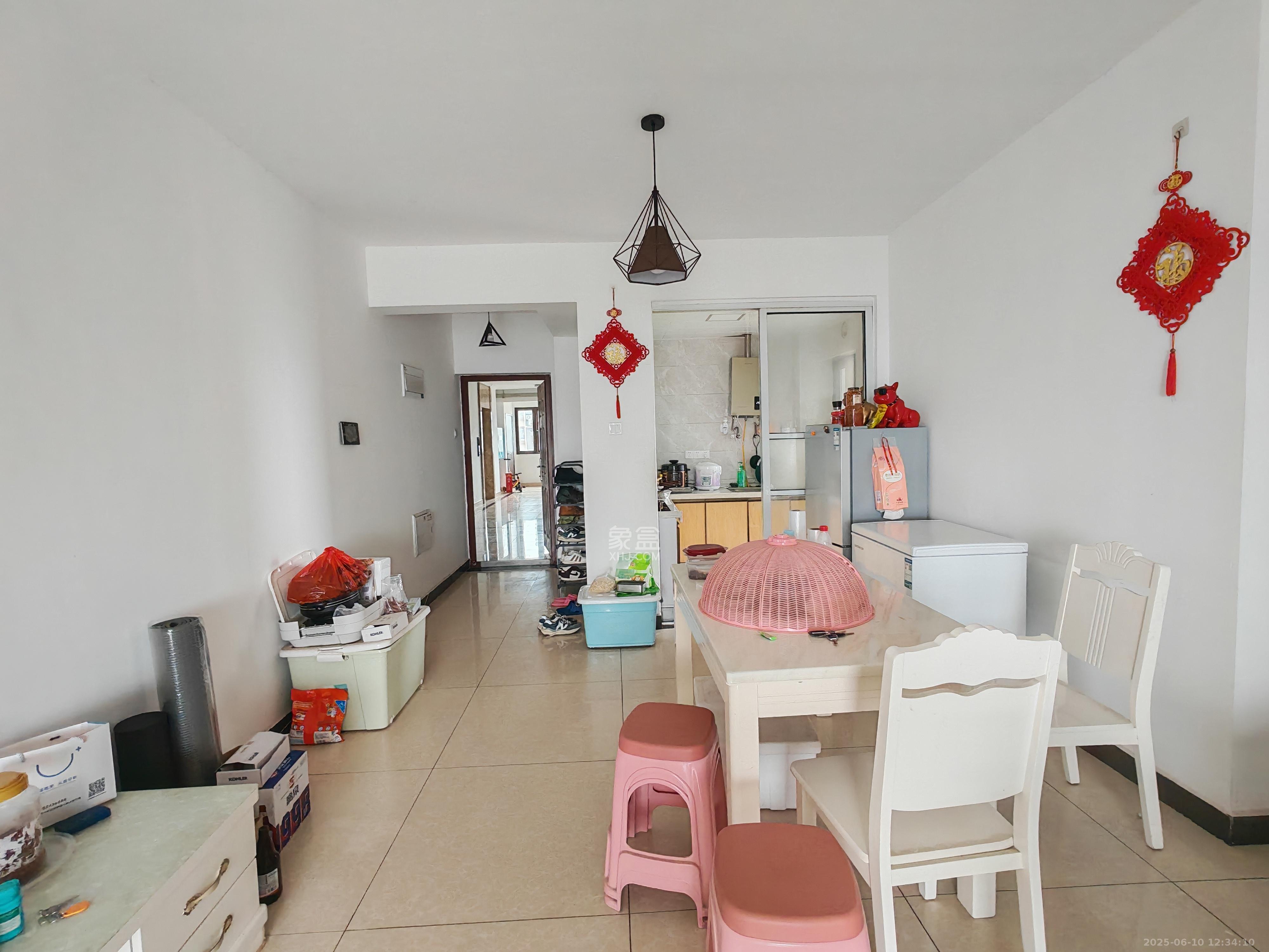 山语城三期 3室2厅2卫 2300.0元/月 山语城三期 3室2厅2卫 2300.0元/月室内图