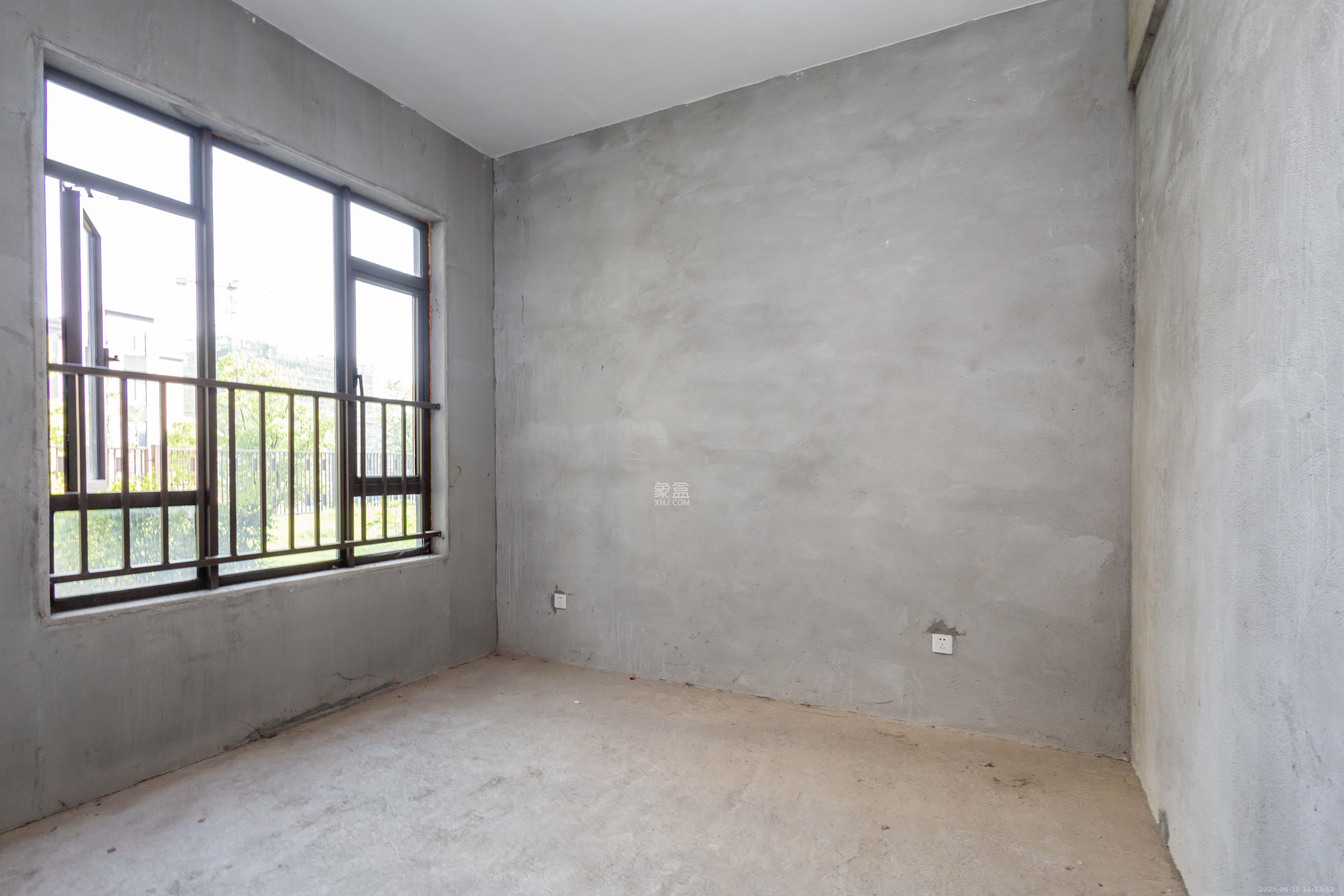 湘域芯城二期  5室3厅3卫    268.0万 湘域芯城二期  5室3厅3卫    268.0万卧室