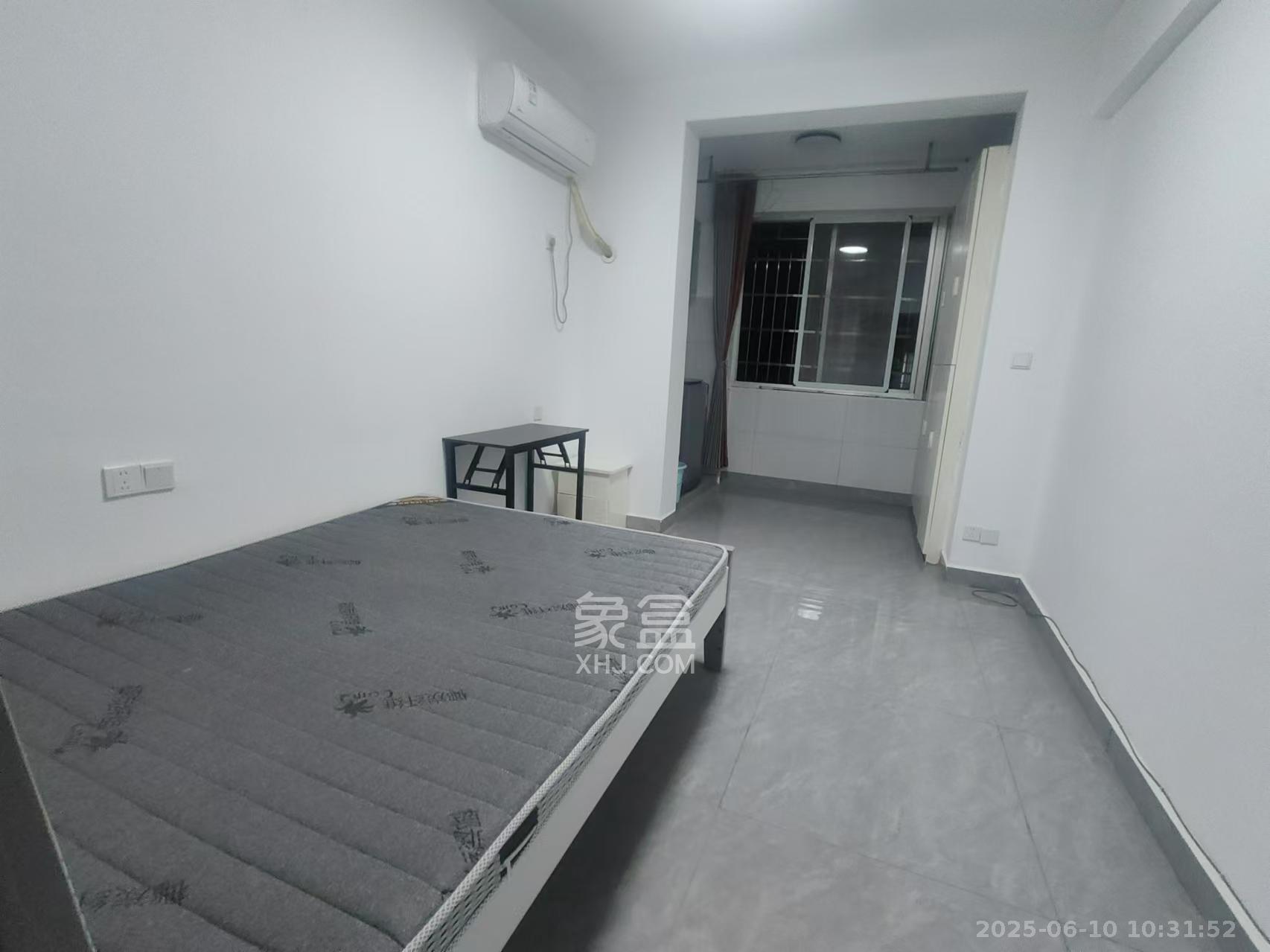 泉水塘小区  3室2厅1卫    2000.0元/月室内图