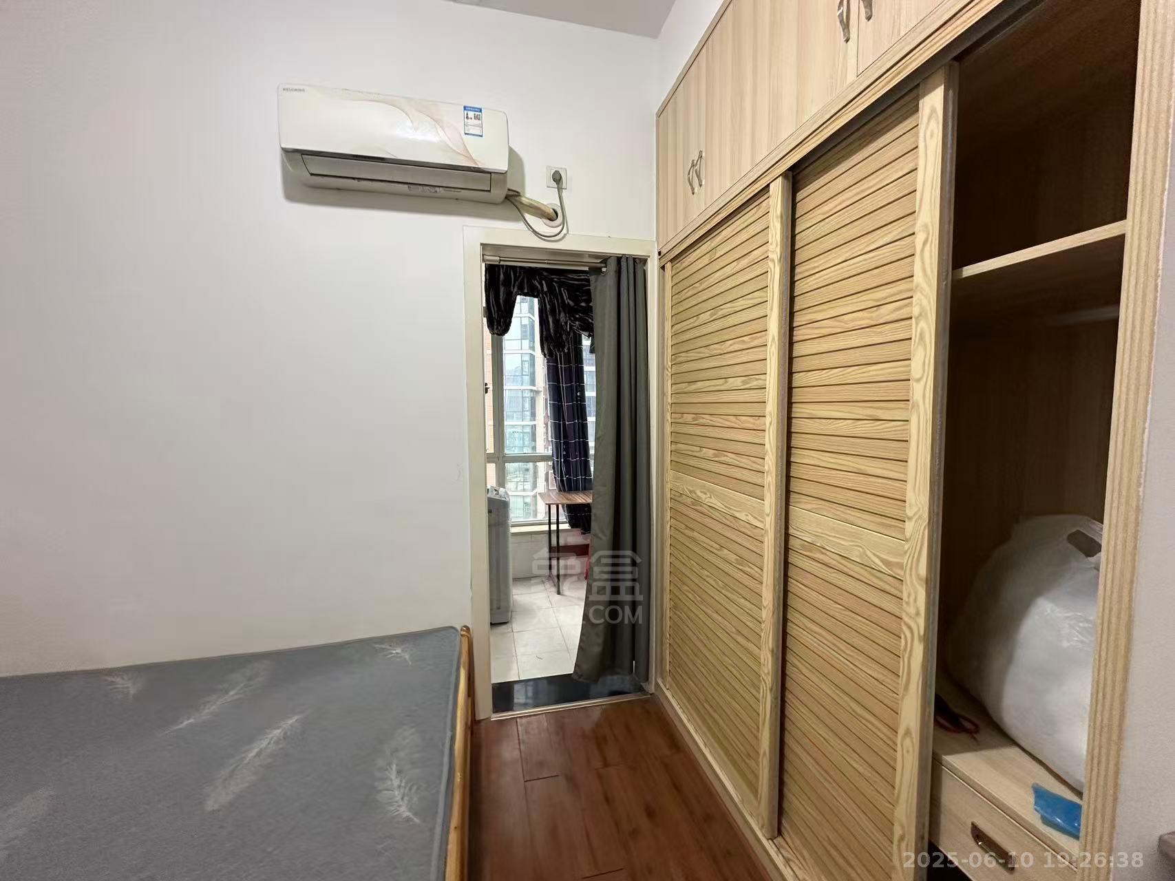 庐山一号  1室1厅1卫   900.00元/月室内图