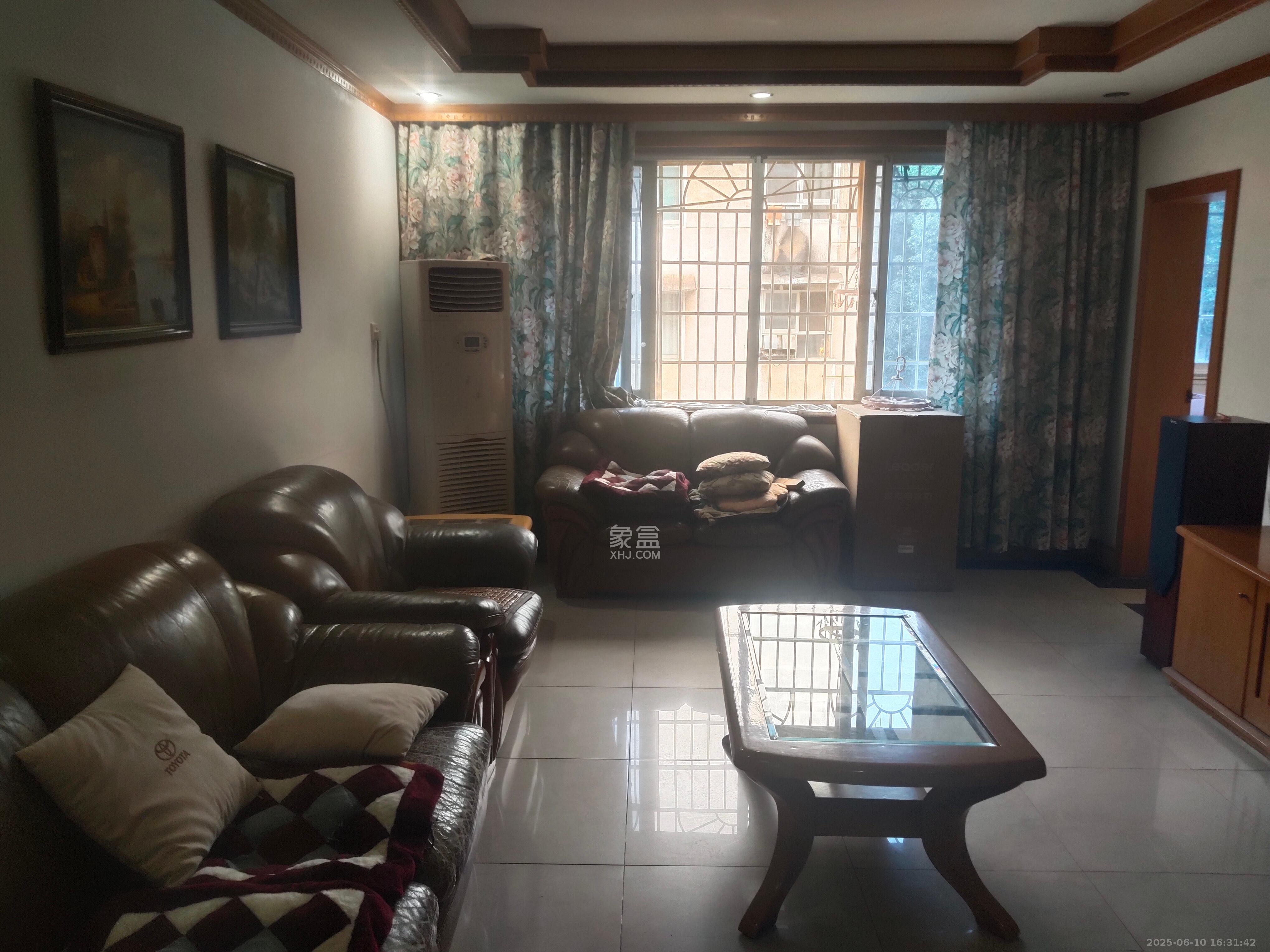 十五中单位宿舍 1室2厅1卫 2200.0元/月 十五中单位宿舍 1室2厅1卫 2200.0元/月室内图