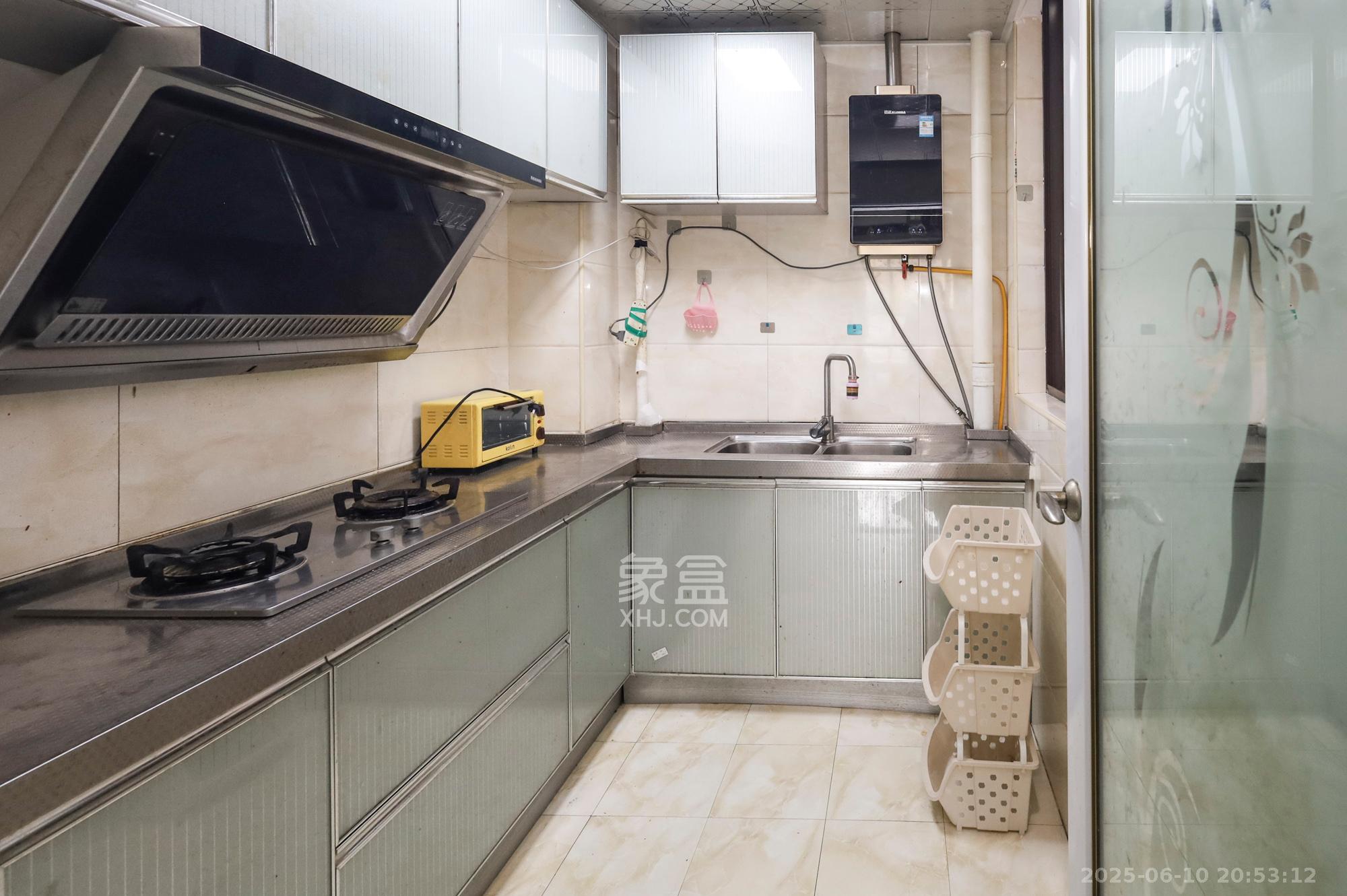 山语城二期  3室2厅1卫    63.0万厨房