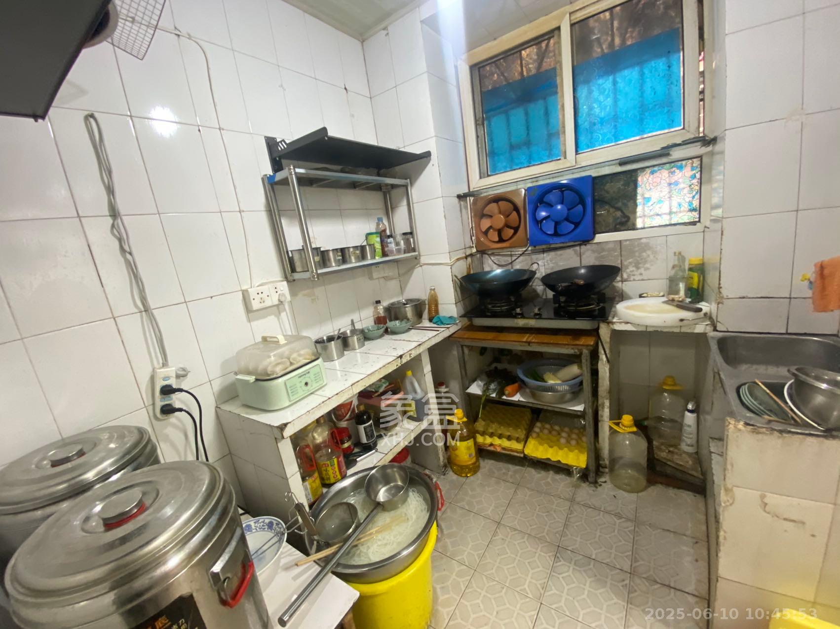 桂花二村 1室1厅1卫 1200.0元/月 桂花二村 1室1厅1卫 1200.0元/月室内图