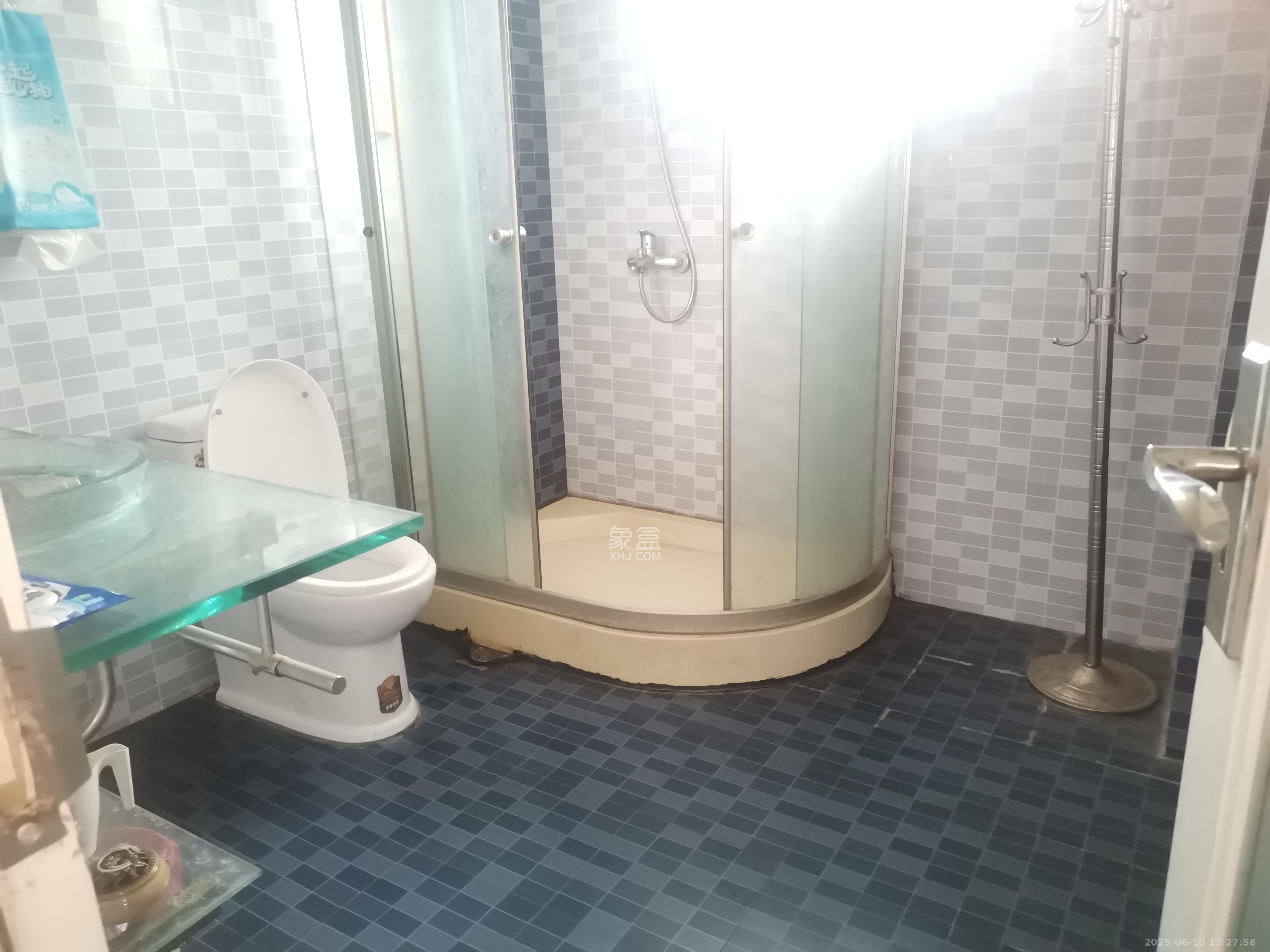 桐荫里社区  4室2厅2卫   4500.00元/月室内图