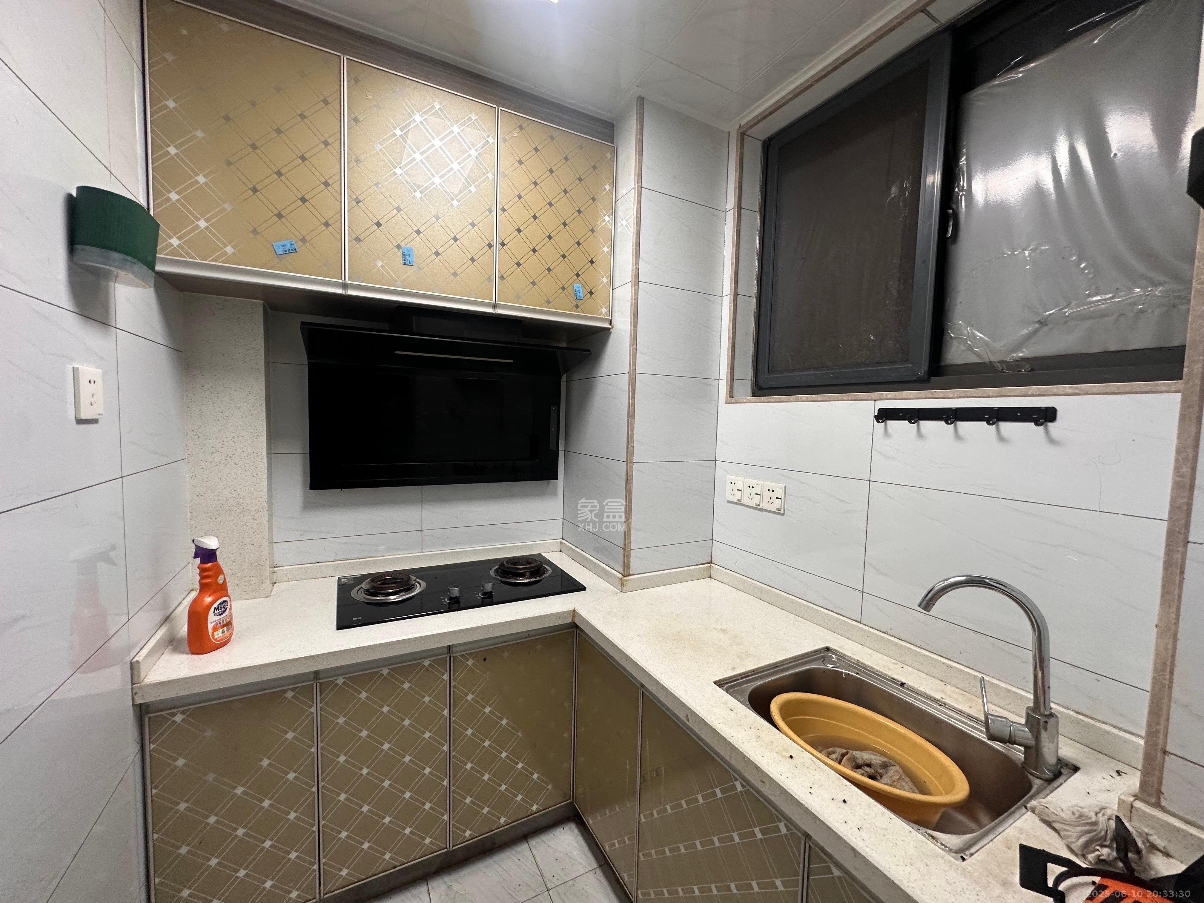 嘉雨兴园 1室1厅1卫 1700.0元/月 嘉雨兴园 1室1厅1卫 1700.0元/月室内图