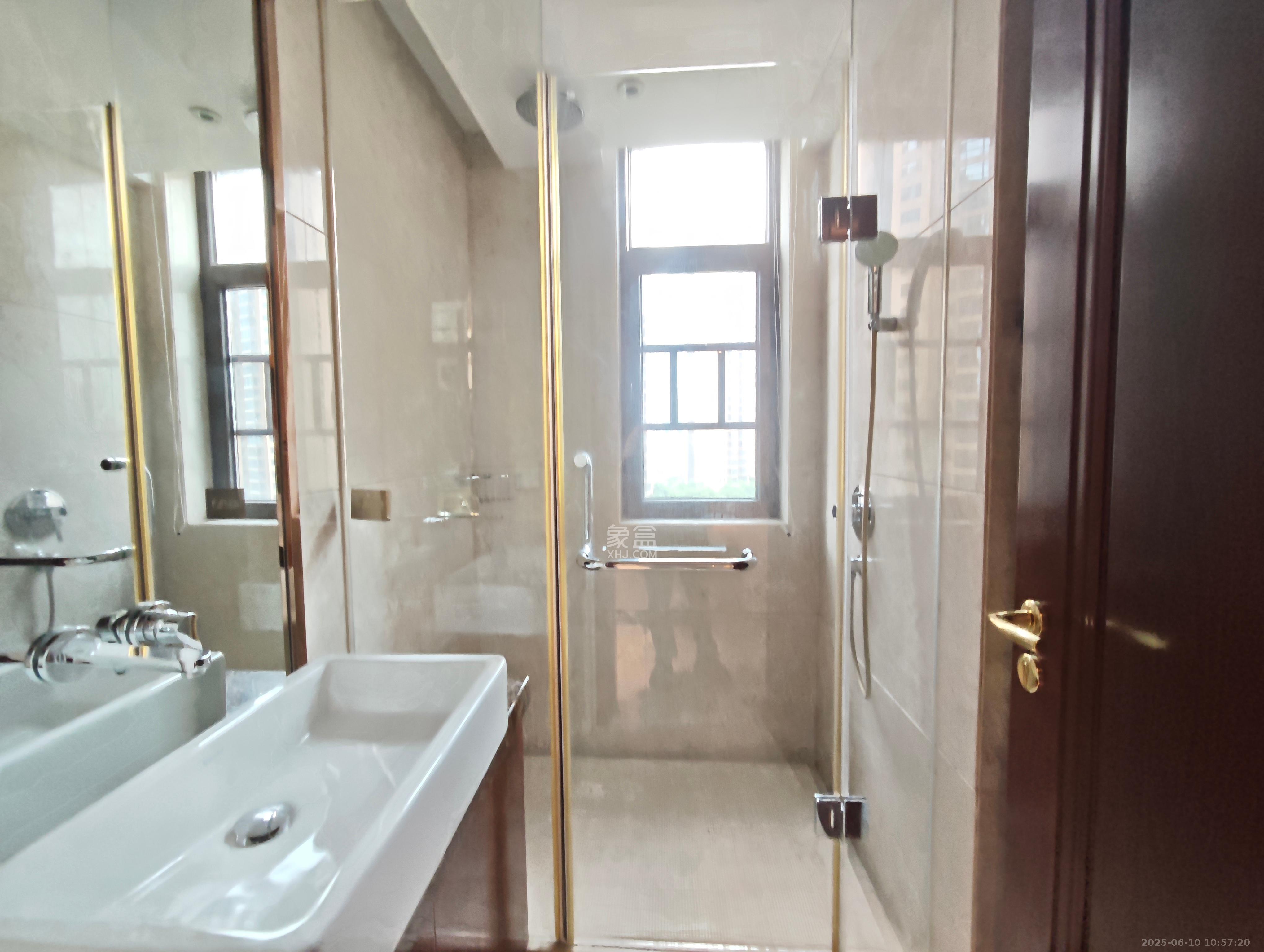 运达中央广场一、二期 3室2厅2卫 8000.0元/月 运达中央广场一、二期 3室2厅2卫 8000.0元/月室内图