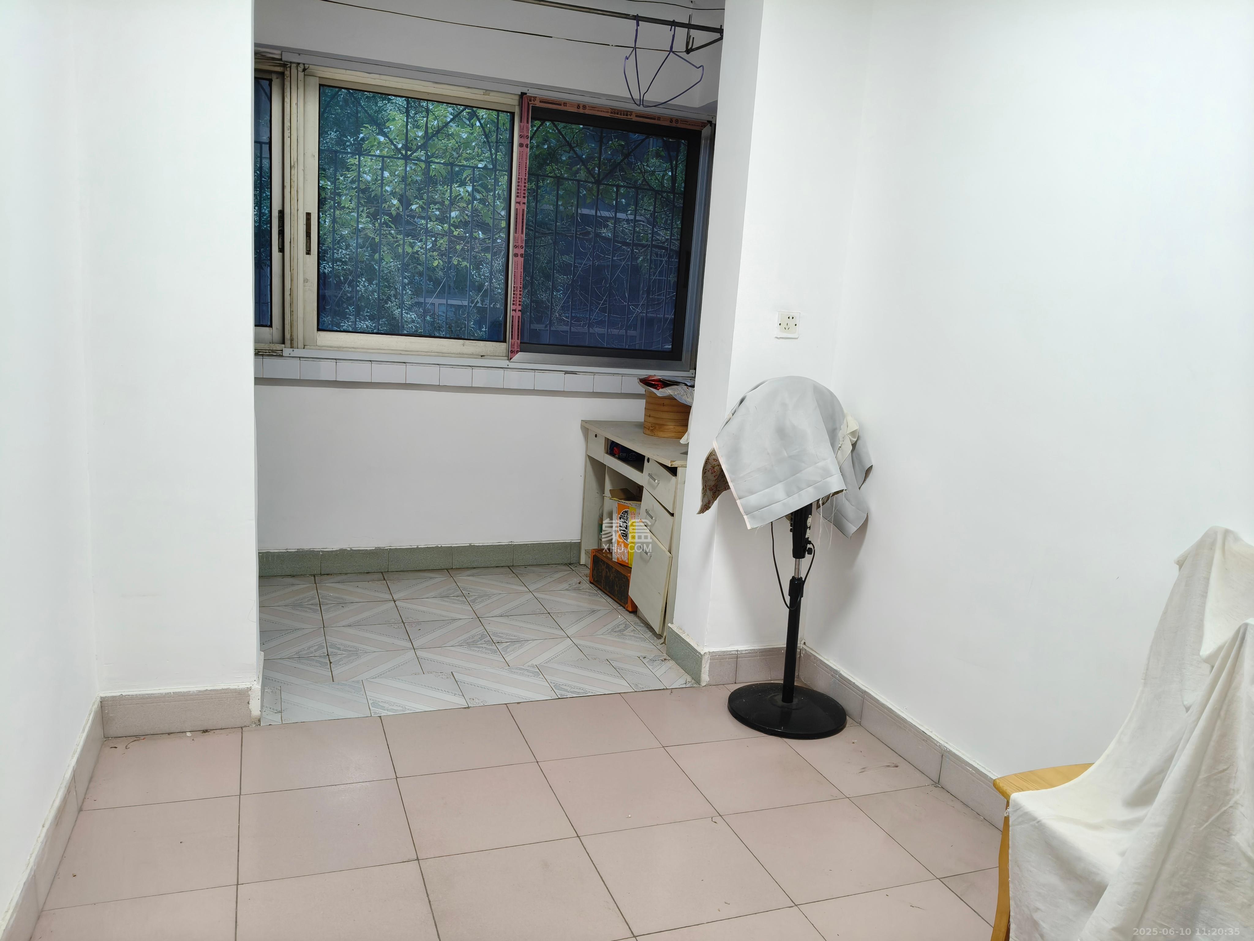 荷花园市直教师村（长沙市教育局直属教师二村）  3室2厅1卫   1800.00元/月室内图