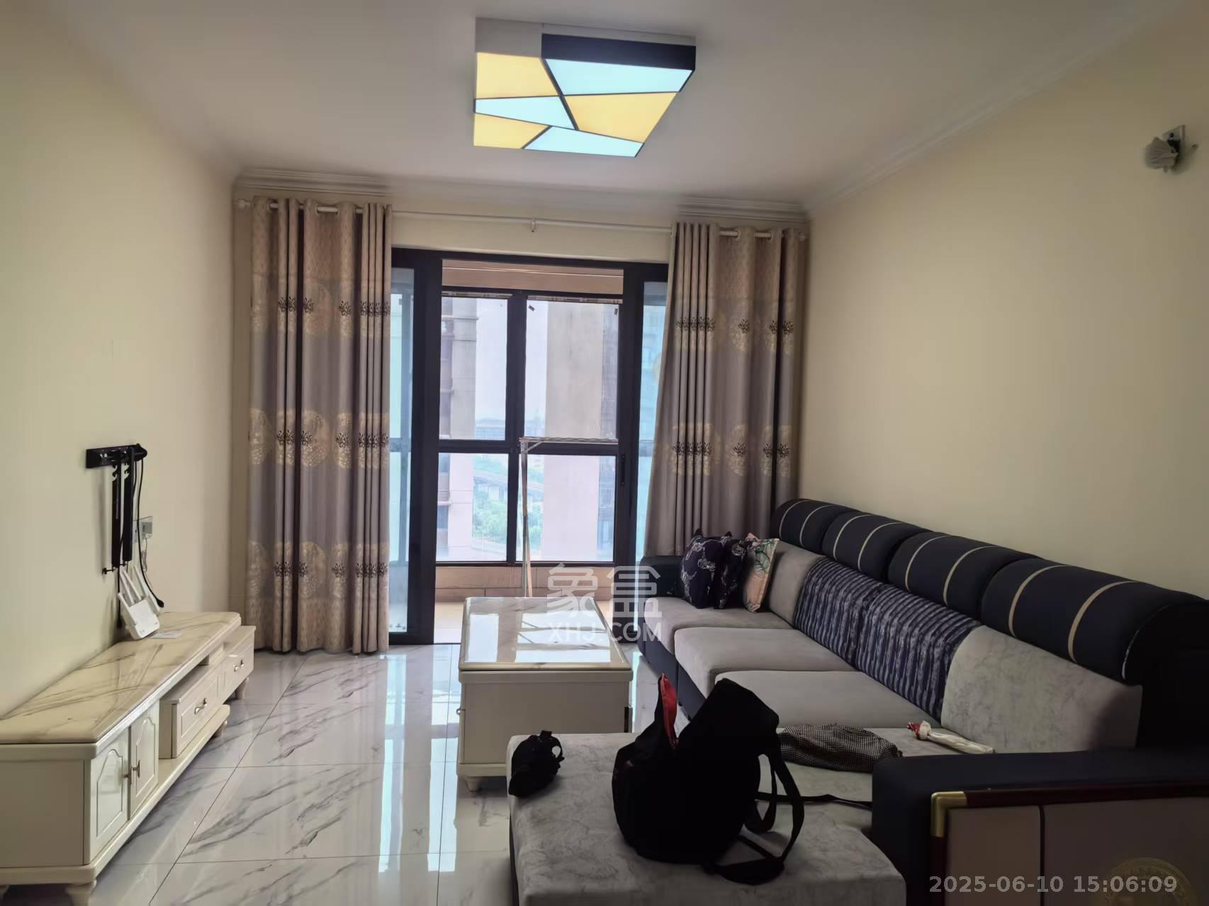 碧桂园公园壹号(凯怡茗苑) 3室2厅2卫 1600.0元/月 碧桂园公园壹号(凯怡茗苑) 3室2厅2卫 1600.0元/月室内图