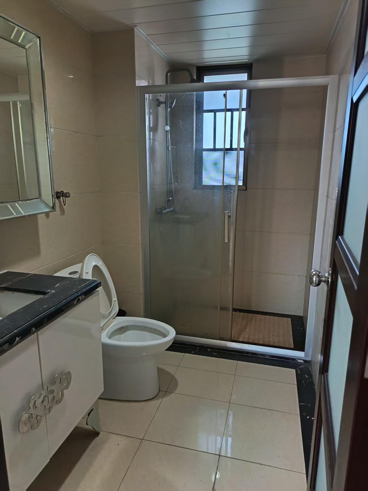 碧桂园 4室2厅2卫 2000.0元/月 碧桂园 4室2厅2卫 2000.0元/月室内图