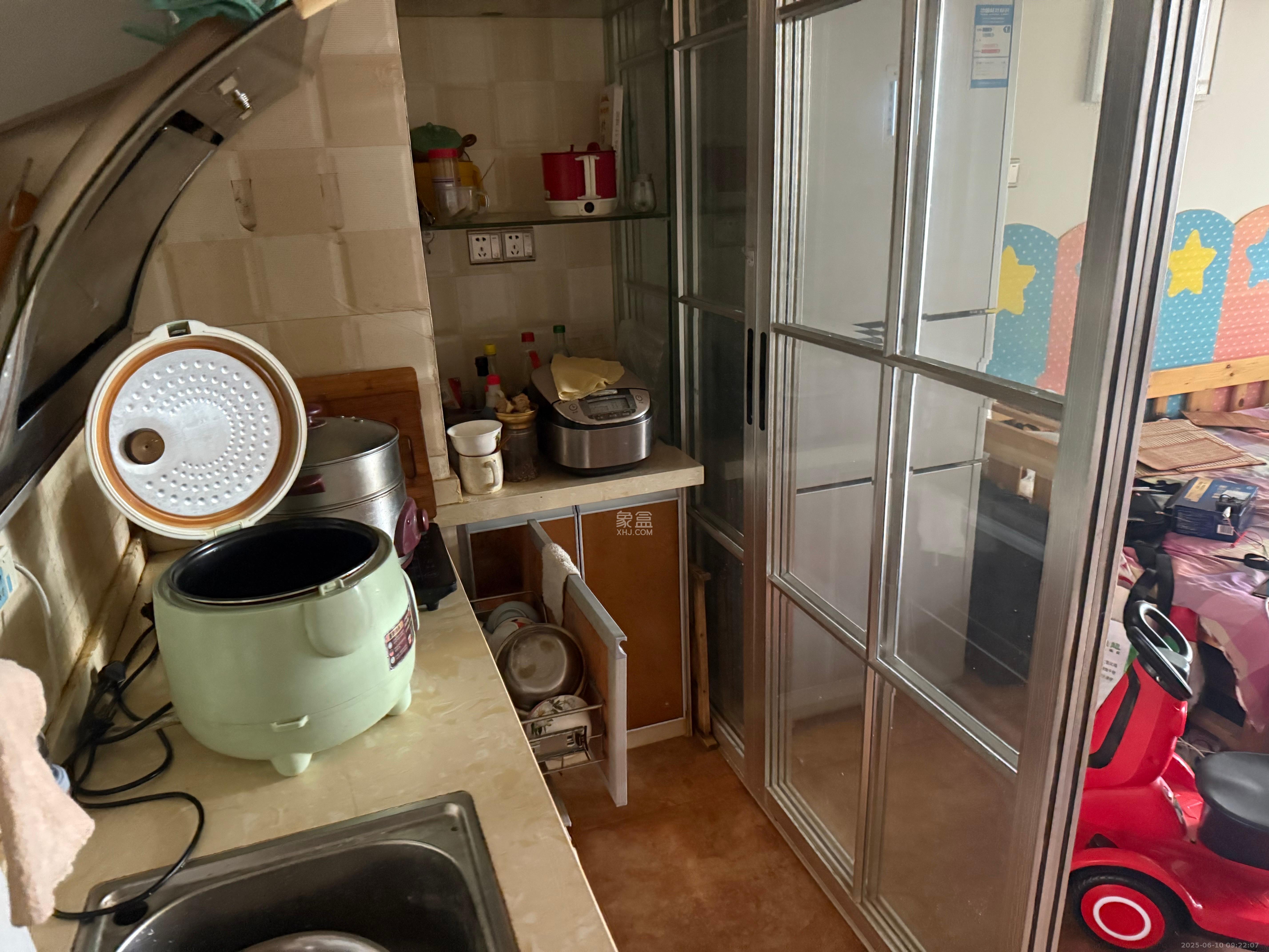 鑫远熙山 1室1厅1卫 1600.0元/月 鑫远熙山 1室1厅1卫 1600.0元/月室内图