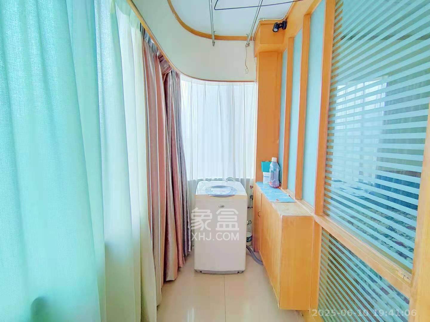 建工集团单位房 3室2厅1卫 2300.0元/月 建工集团单位房 3室2厅1卫 2300.0元/月室内图