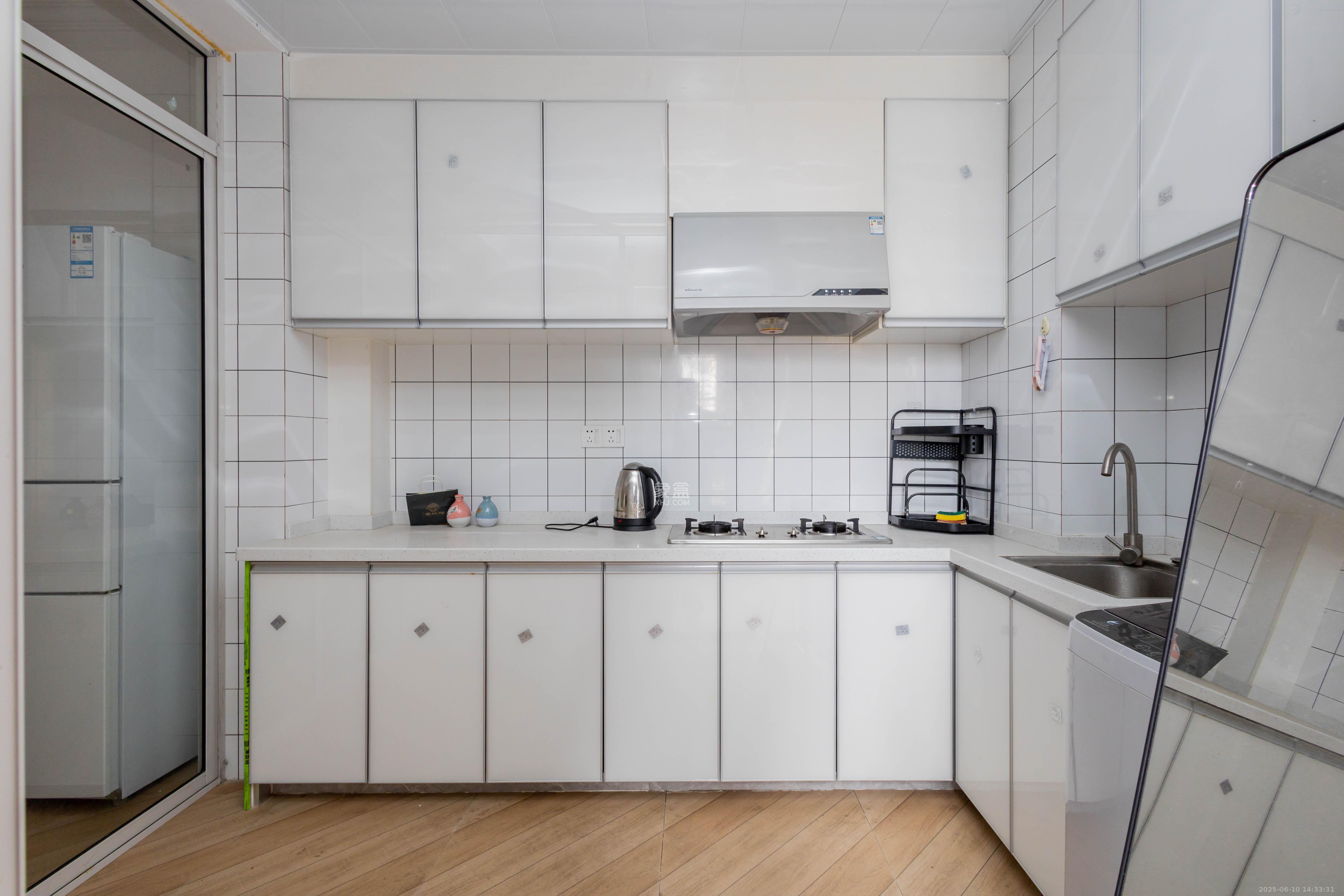 三景华御  3室2厅1卫    59.8万 三景华御  3室2厅1卫    59.8万厨房