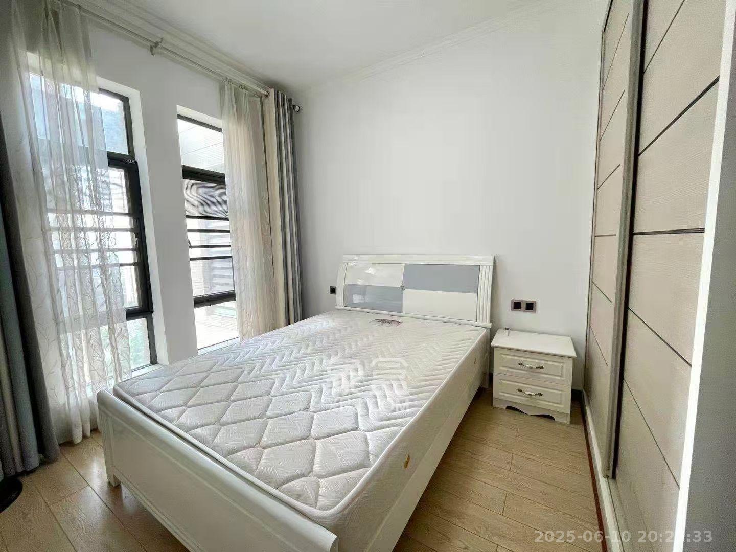 中房瑞致国际  2室2厅1卫   2500.00元/月室内图