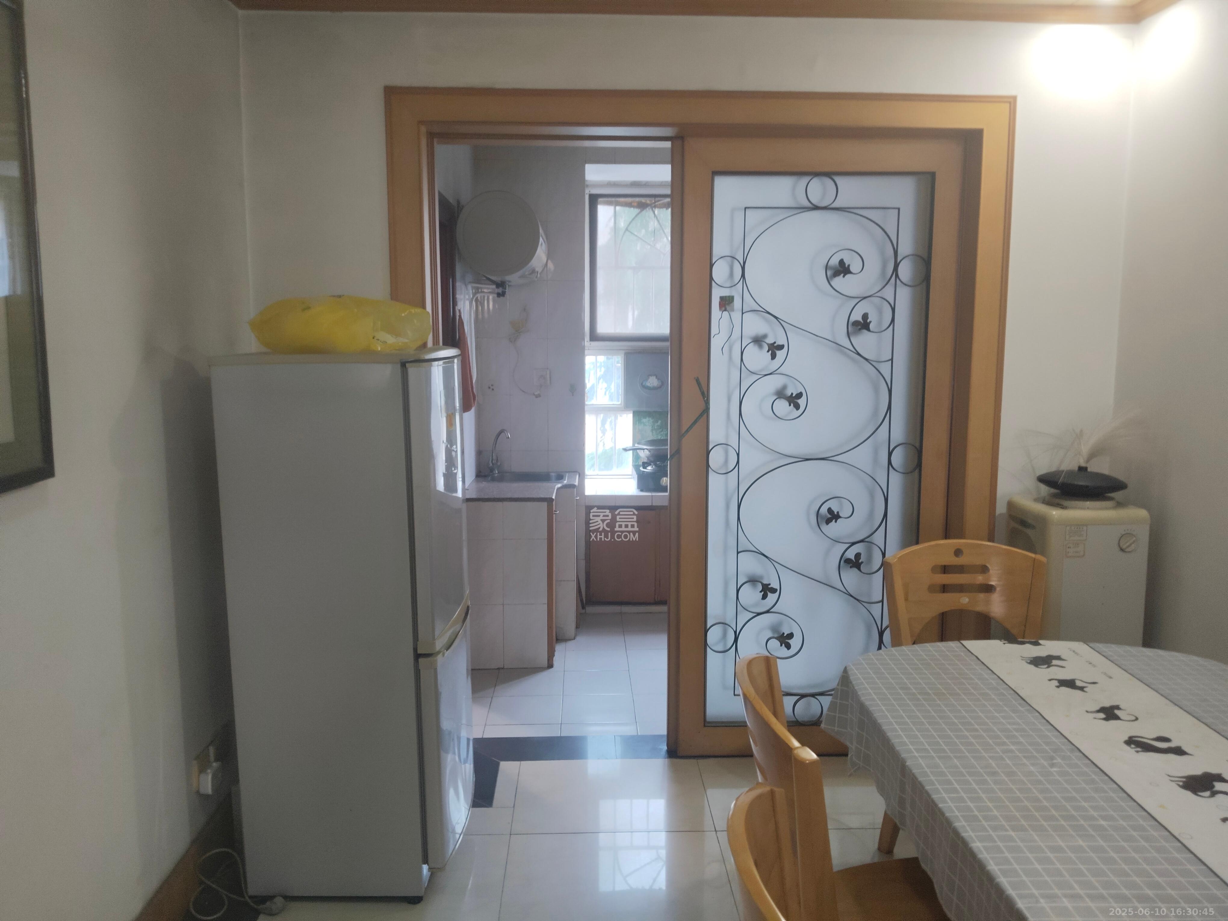 十五中单位宿舍 1室2厅1卫 2200.0元/月 十五中单位宿舍 1室2厅1卫 2200.0元/月室内图