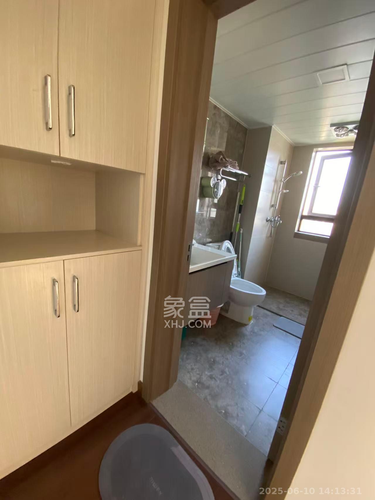 万科金域蓝湾 4室2厅2卫 3800.0元/月 万科金域蓝湾 4室2厅2卫 3800.0元/月室内图