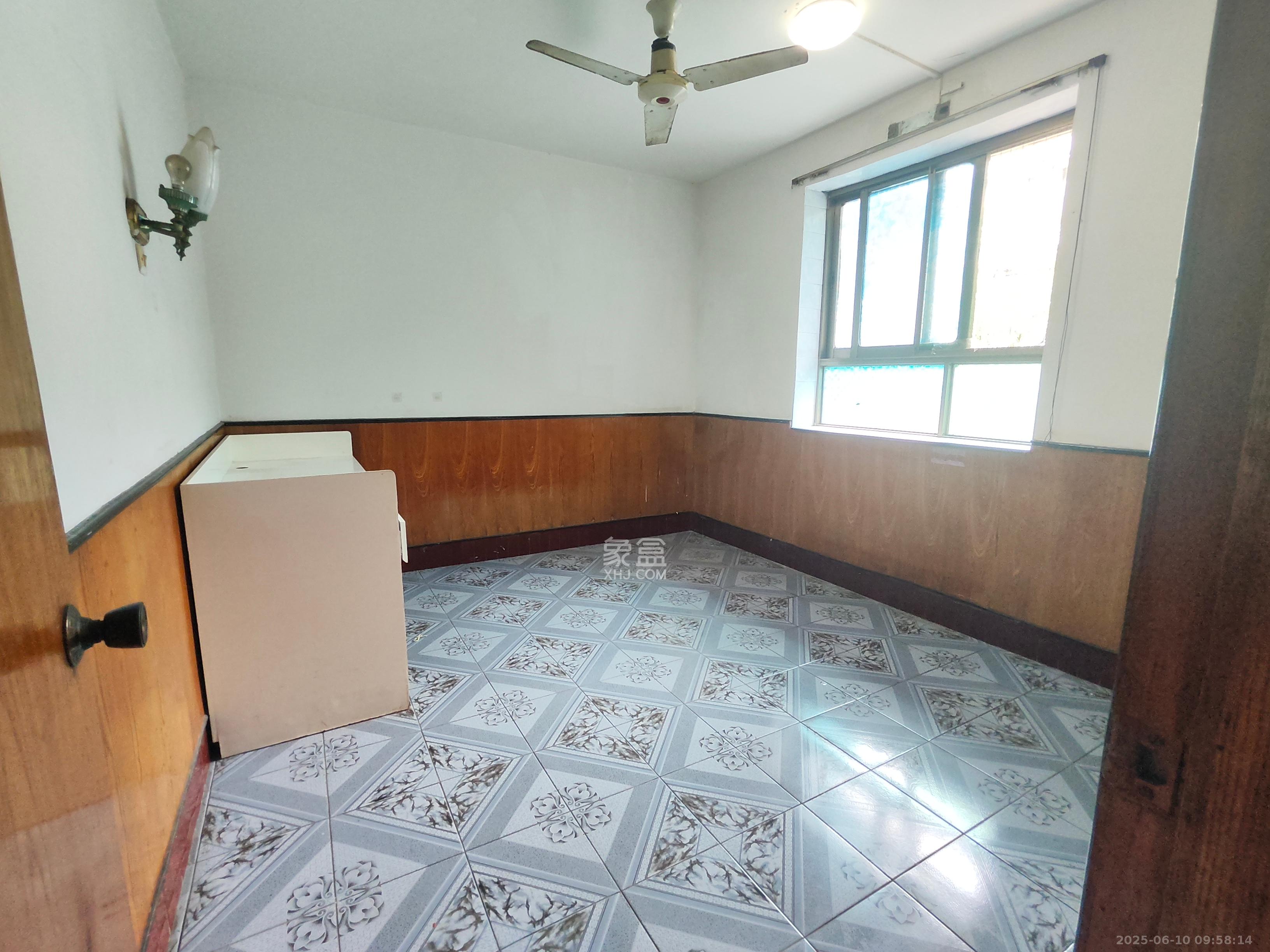 阿弥岭一二片 2室1厅1卫 1100.0元/月 阿弥岭一二片 2室1厅1卫 1100.0元/月室内图