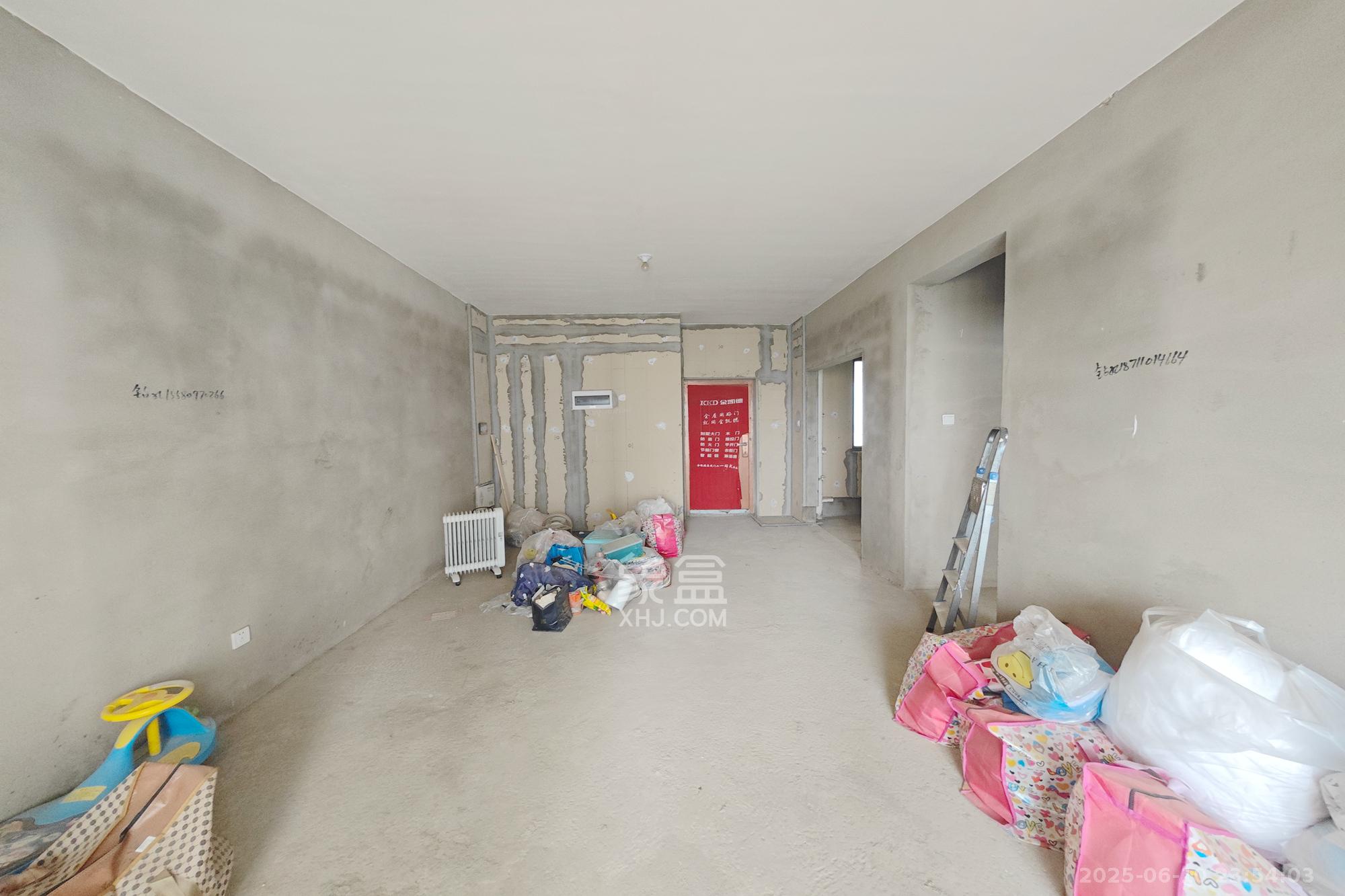 天翼花园(中国电信单位房) 3室2厅1卫 103.0万 天翼花园(中国电信单位房) 3室2厅1卫 103.0万客厅