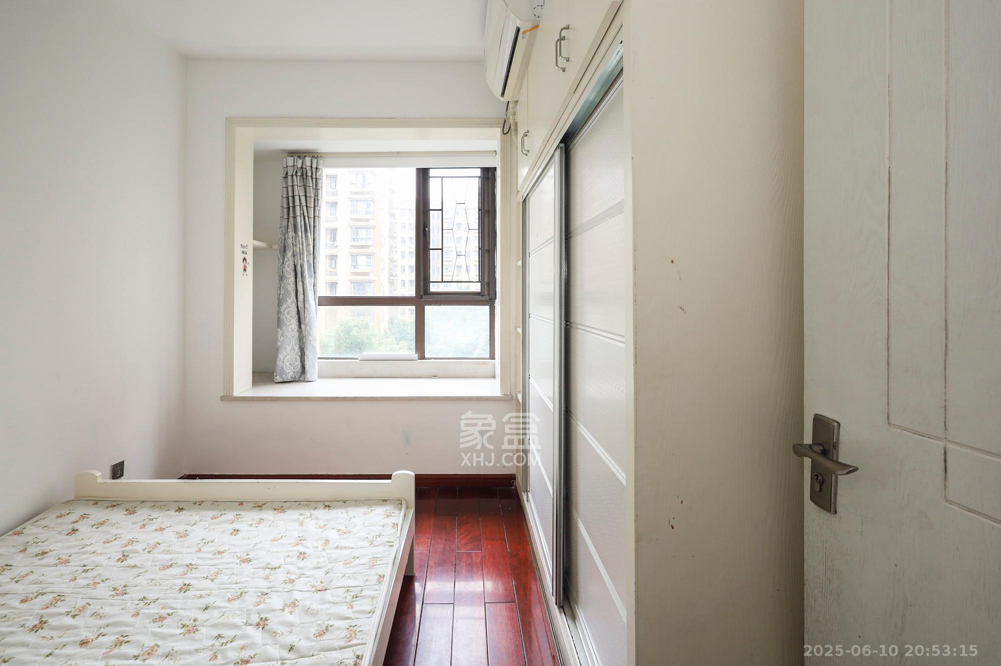 山语城二期  3室2厅1卫    63.0万卧室