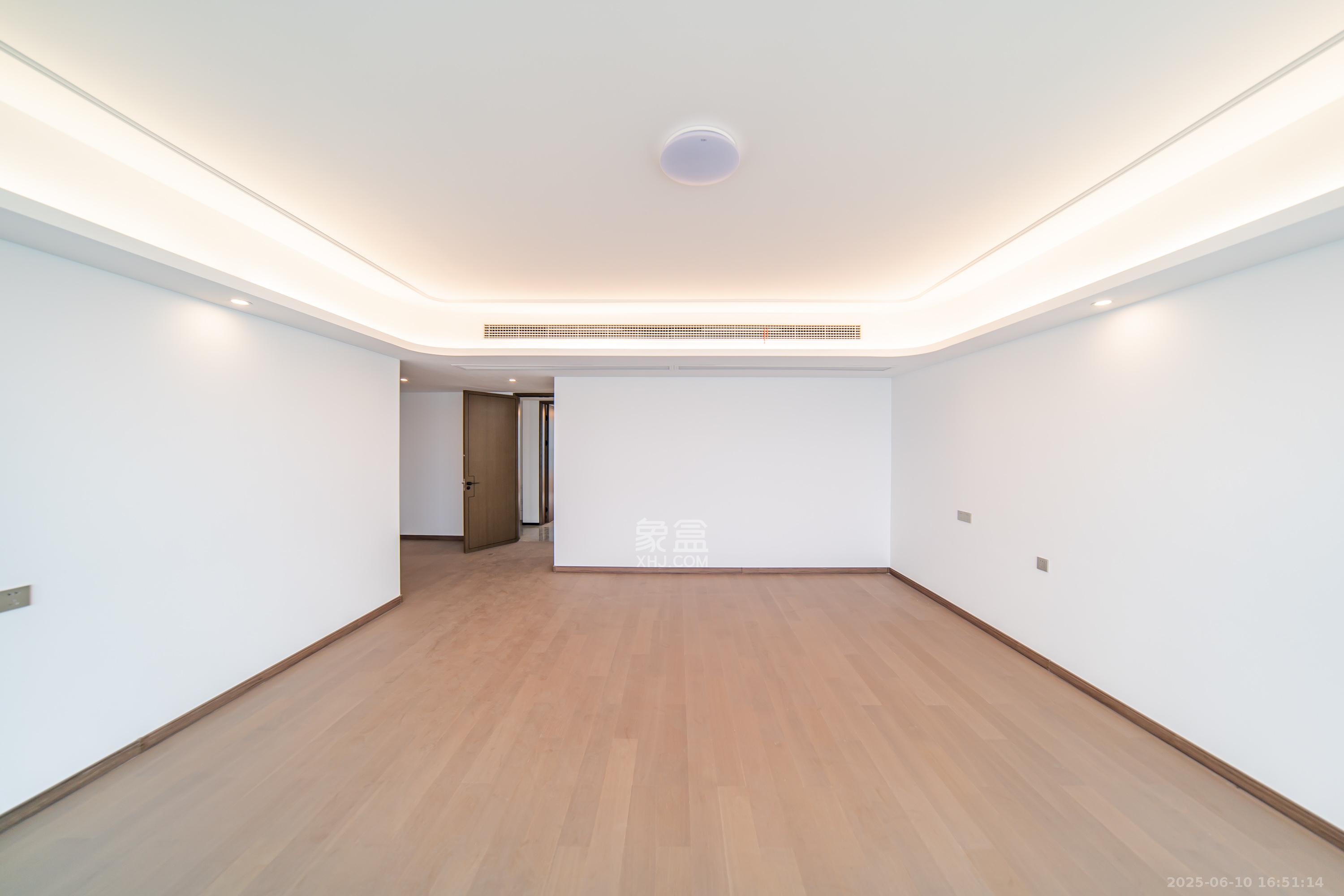 建发电建江山悦  4室2厅3卫   425.00万卧室